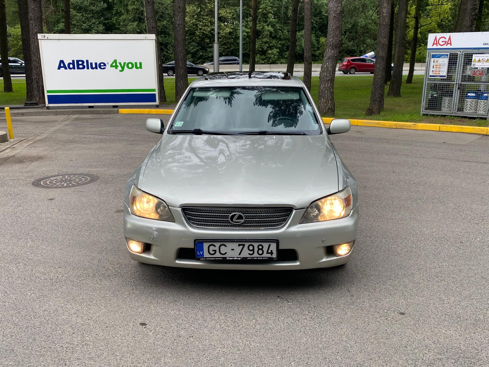 LEXUS IS 200