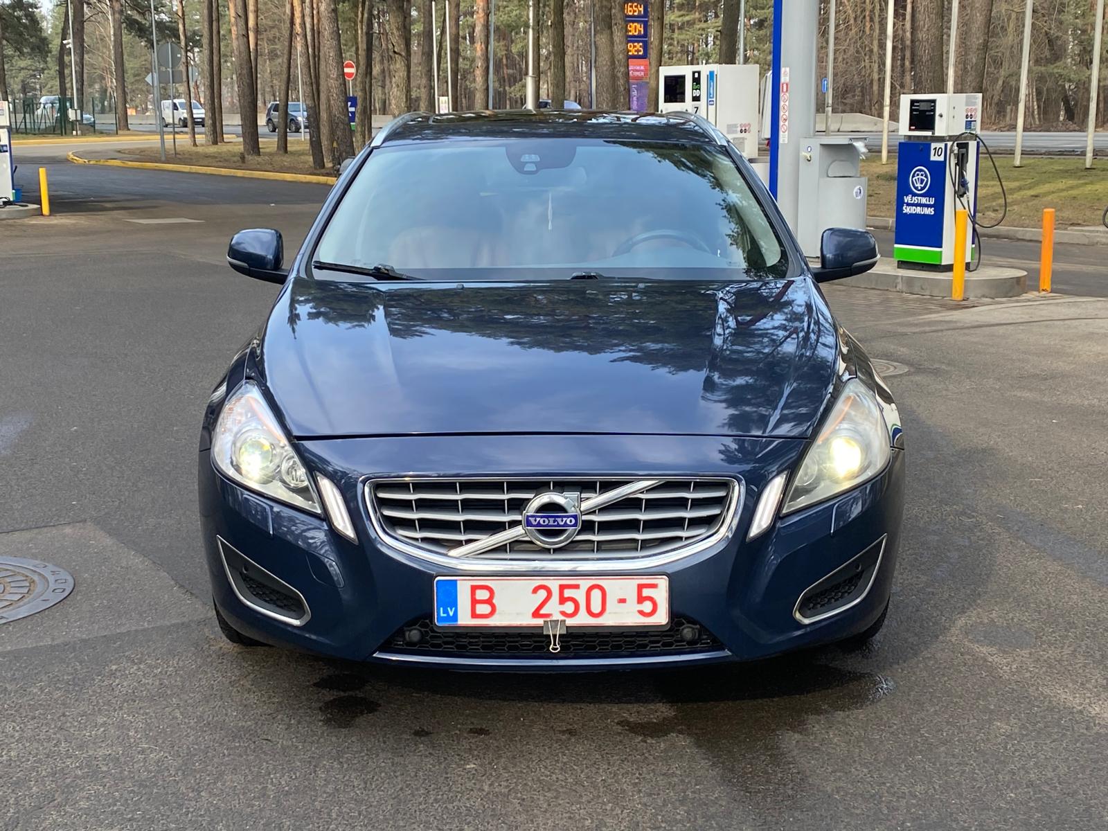 VOLVO V60 SUMMUM