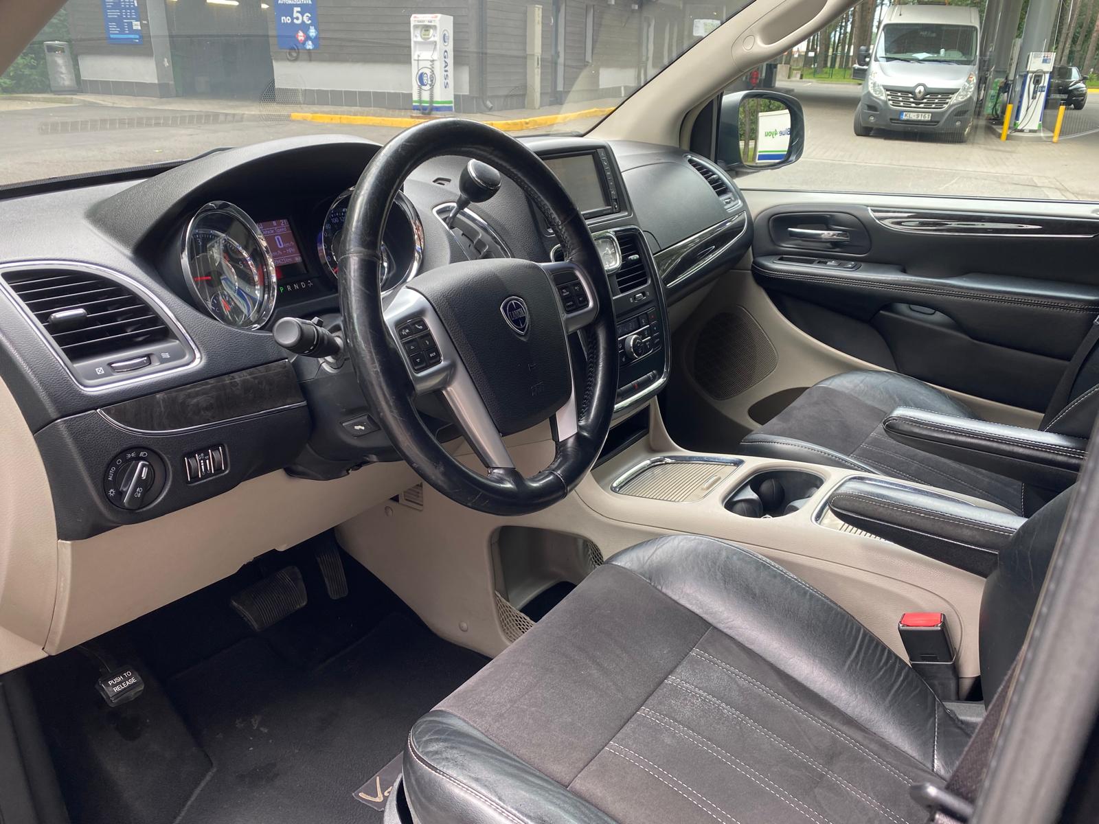 LANCIA VOYAGER STOW&GO 7-VIETAS