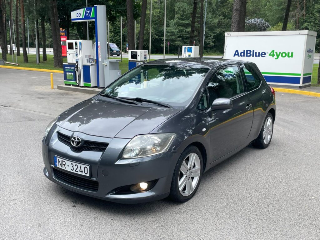TOYOTA AURIS
