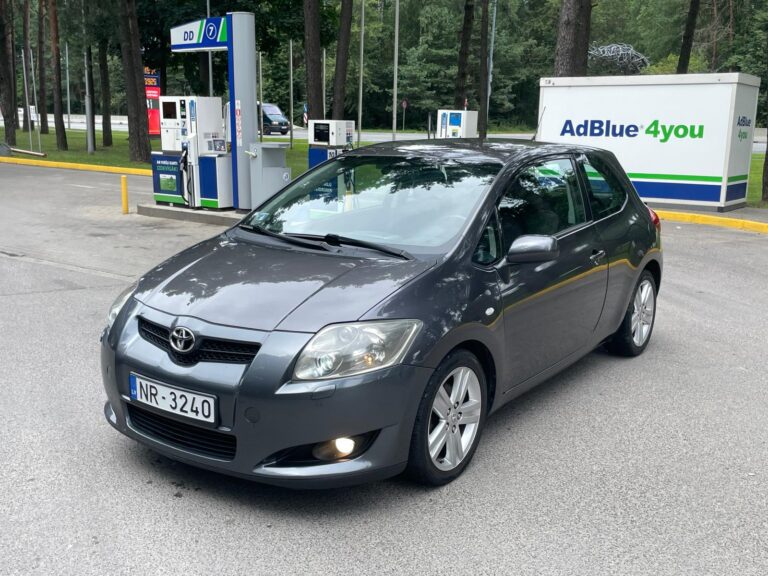 TOYOTA AURIS