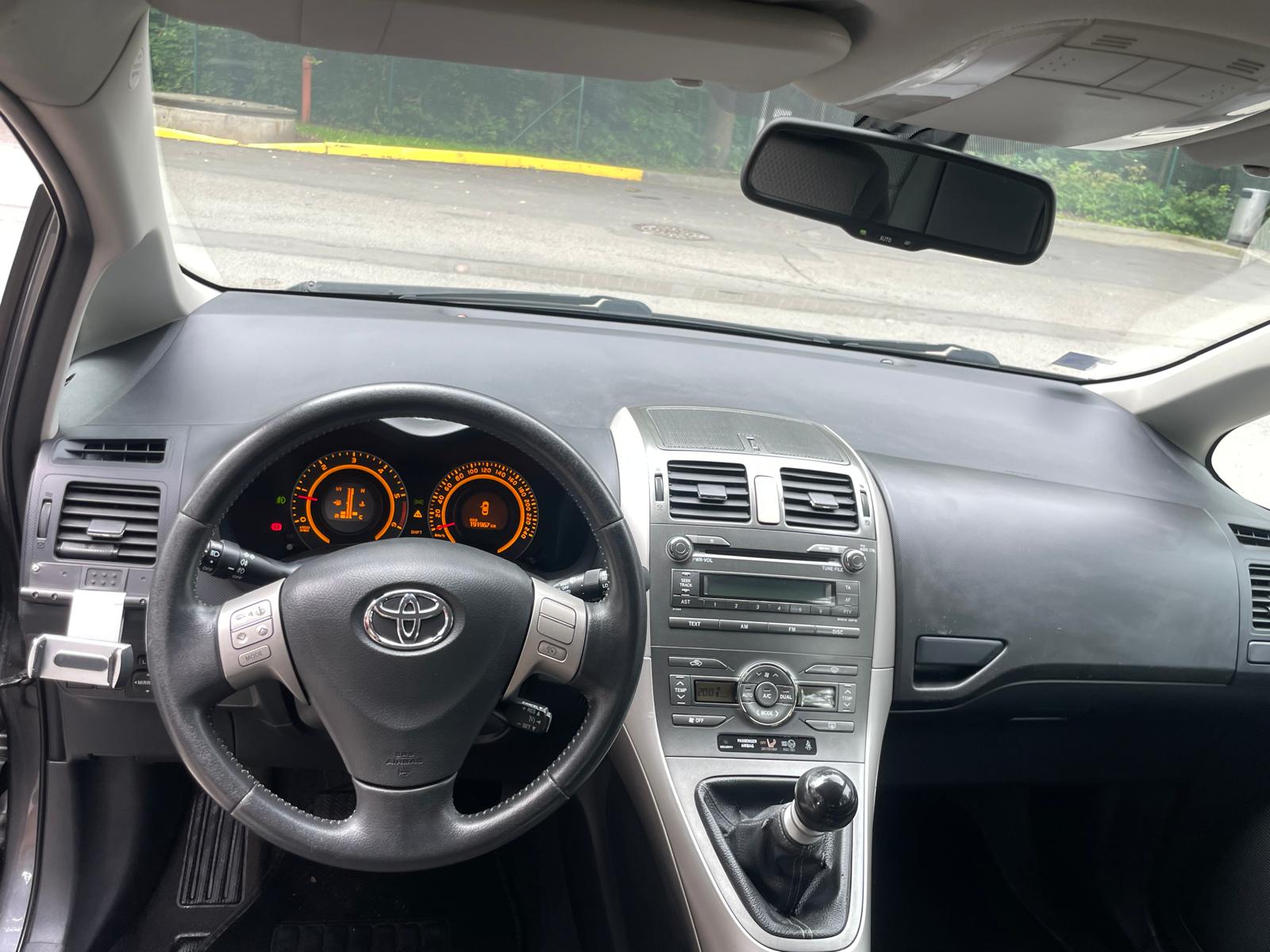 TOYOTA AURIS