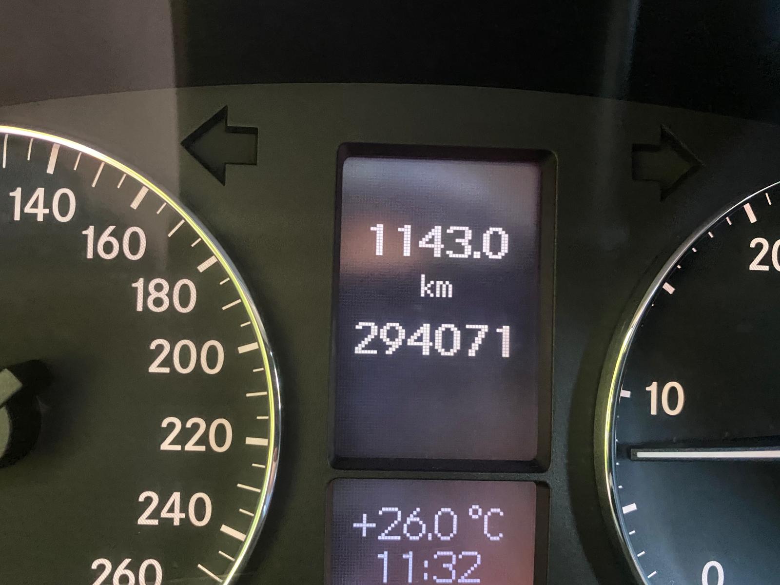 MERCEDES BENZ C220 AVANTGARDE