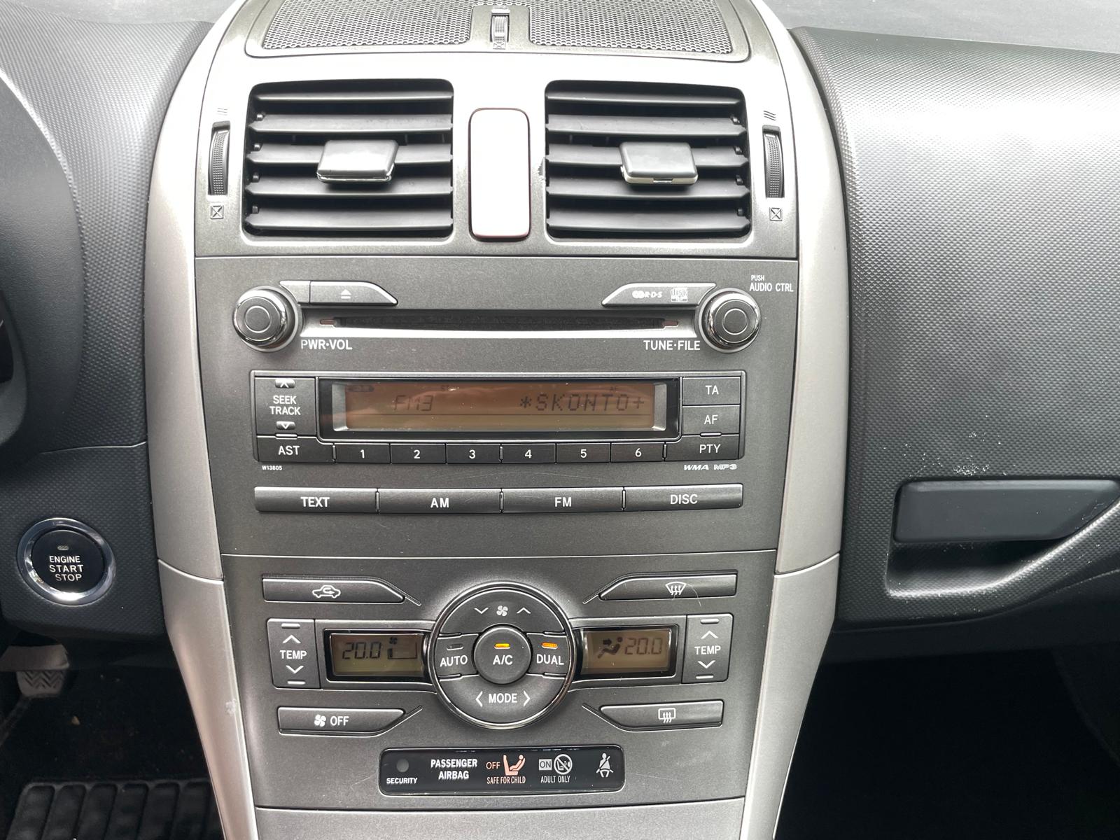 TOYOTA AURIS