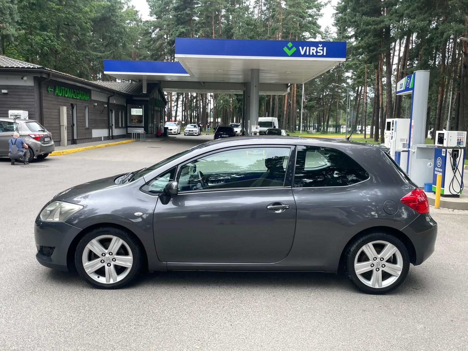 TOYOTA AURIS