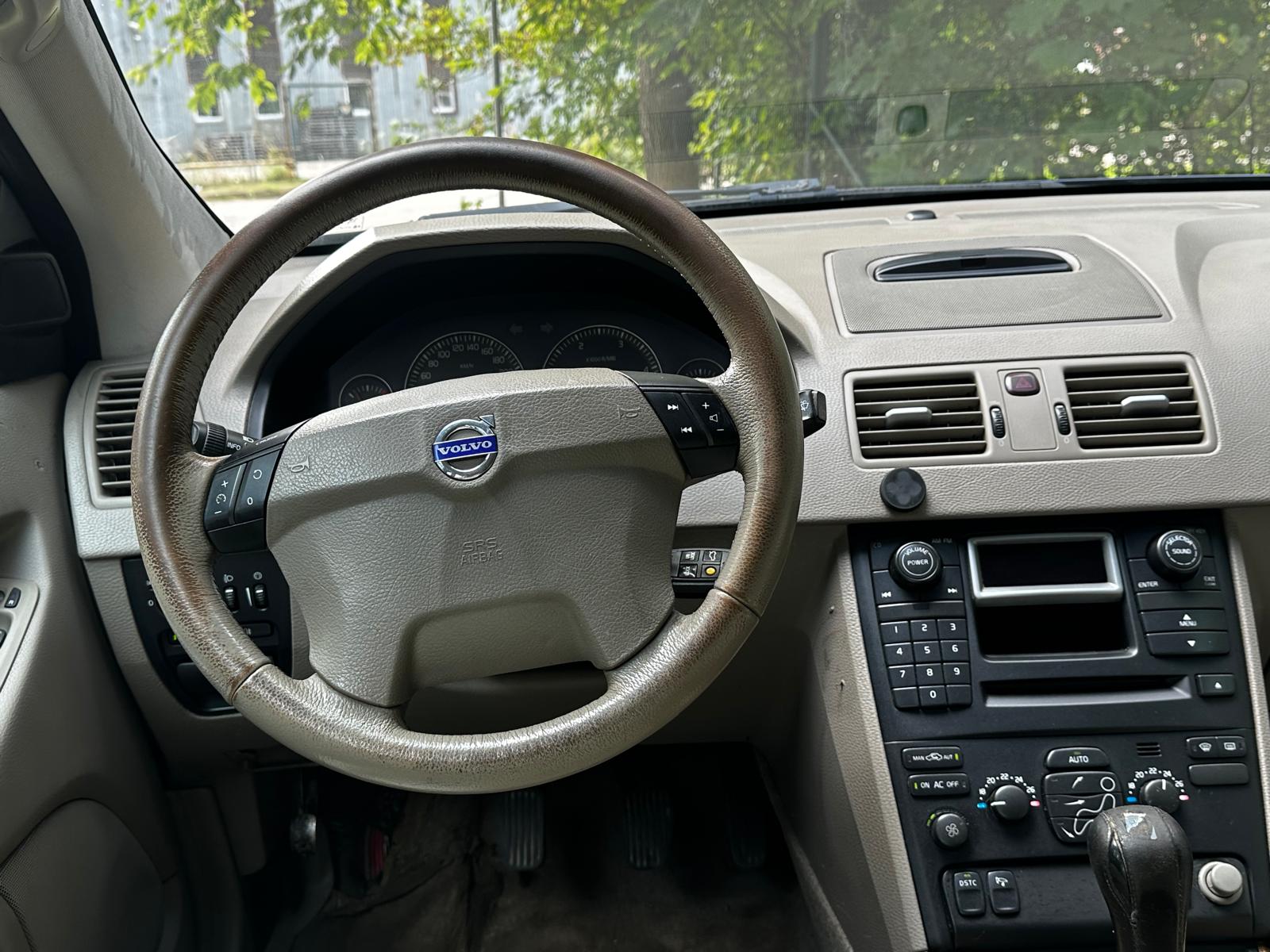 VOLVO XC90 7-VIETAS