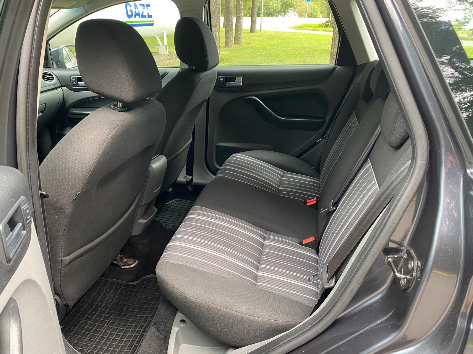 FORD FOCUS