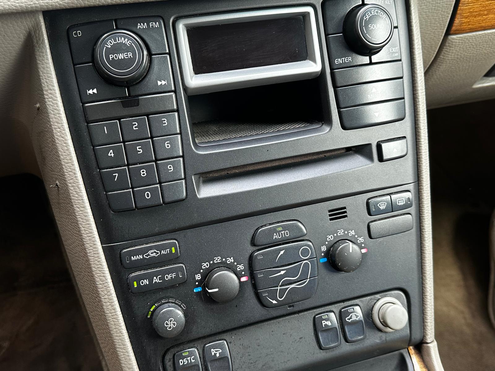 VOLVO XC90 7-VIETAS