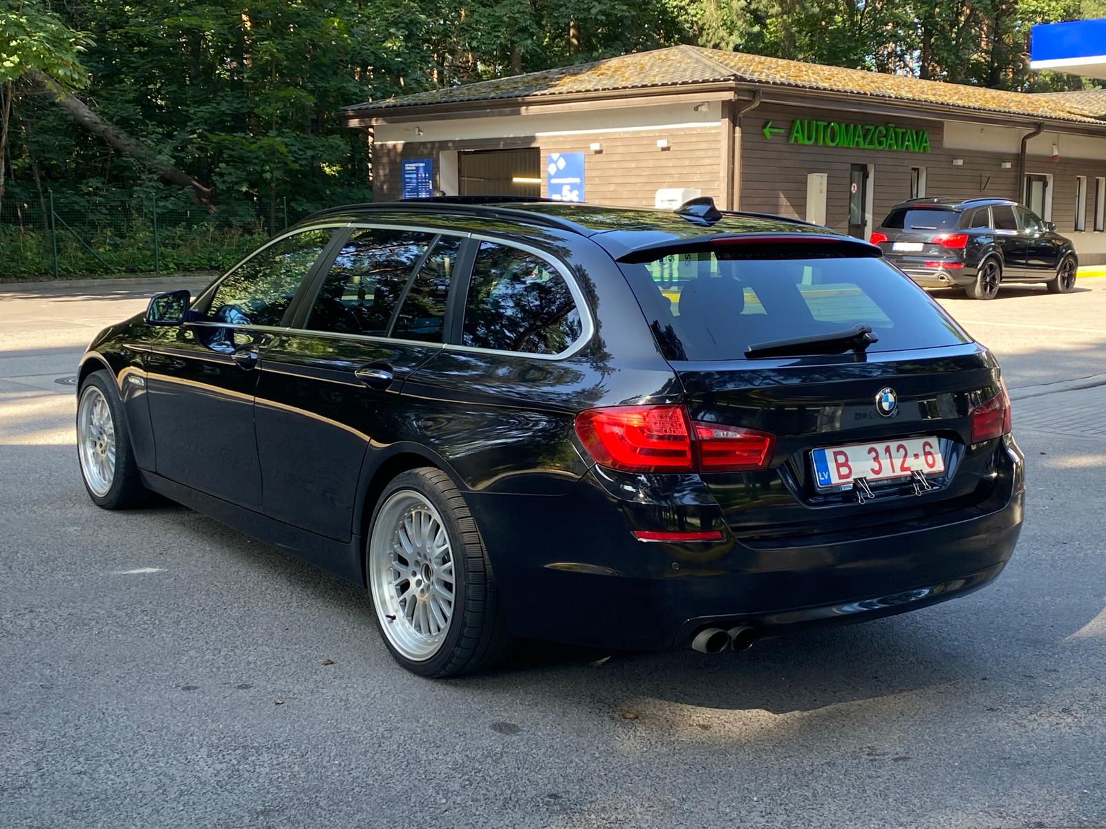 BMW 530 F11