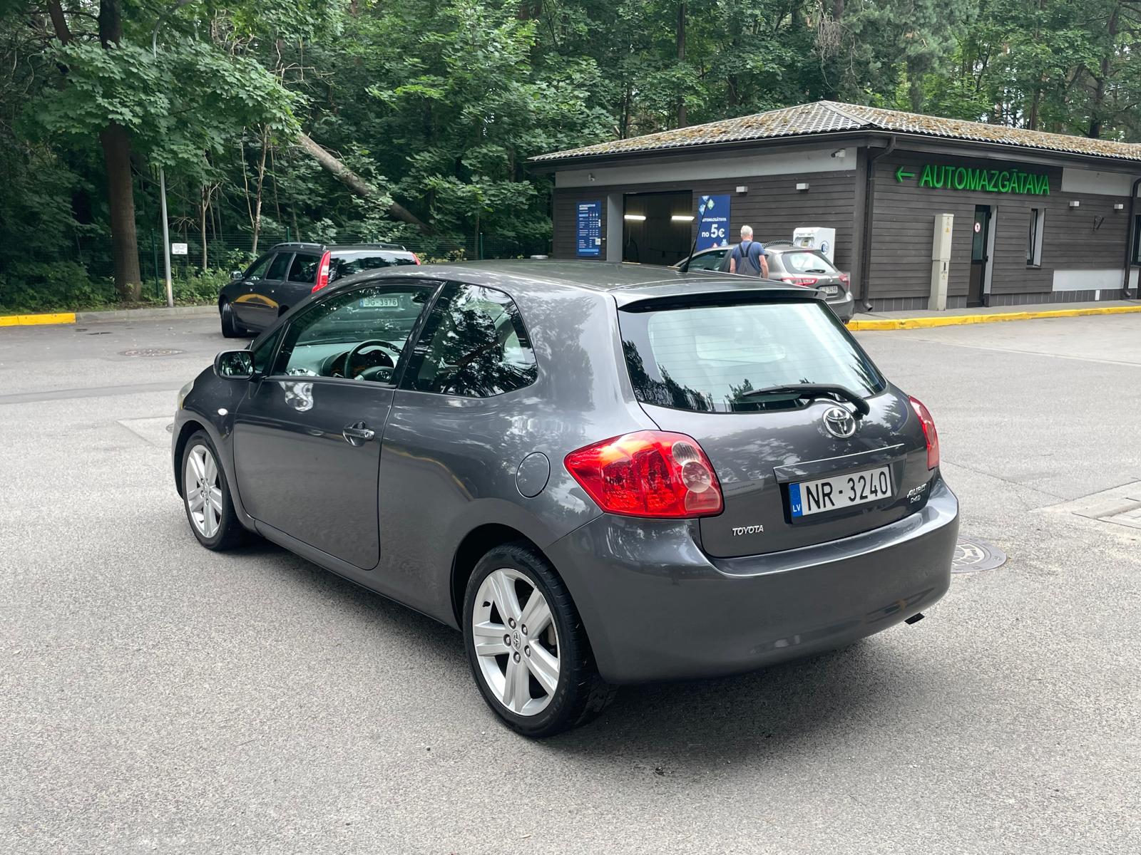TOYOTA AURIS