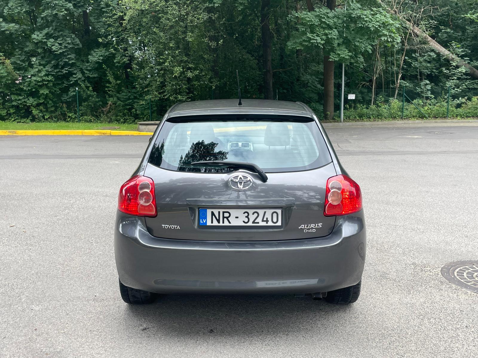 TOYOTA AURIS
