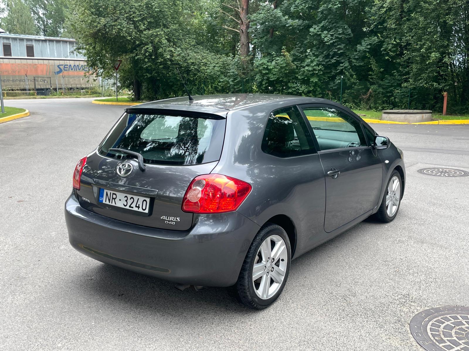 TOYOTA AURIS