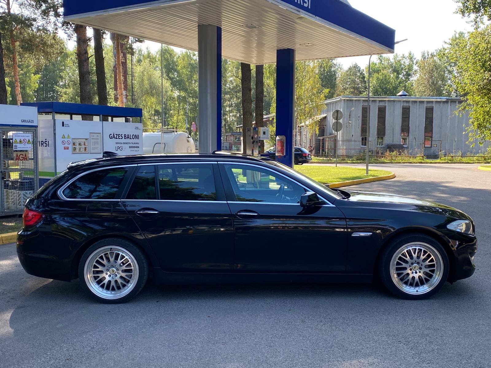 BMW 530 F11