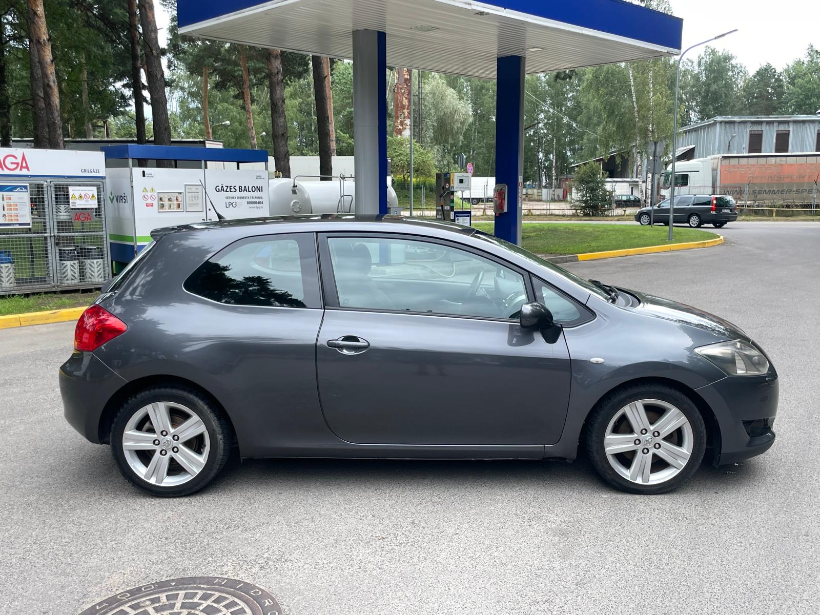 TOYOTA AURIS