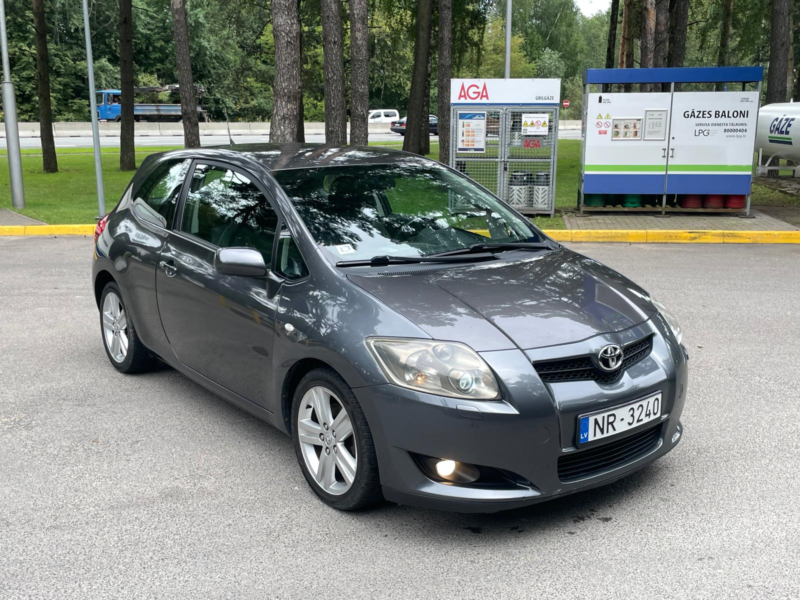 TOYOTA AURIS