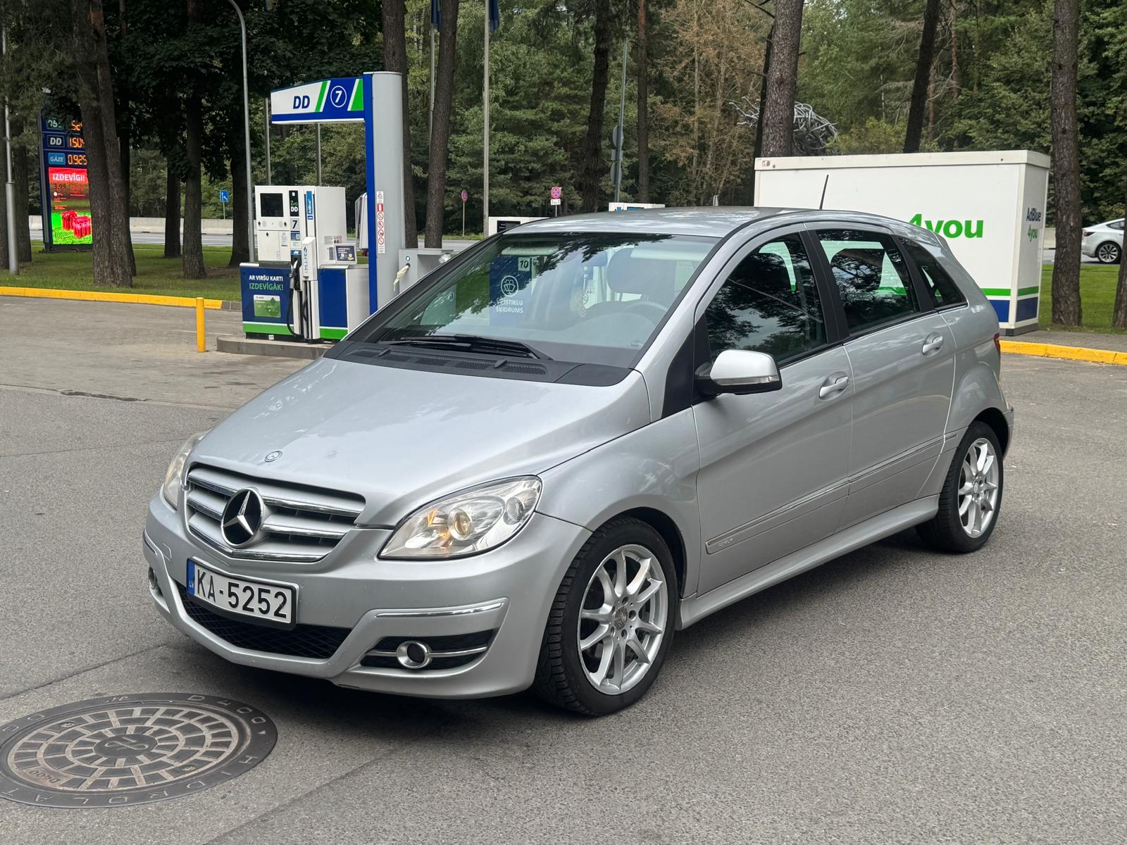 MERCEDES BENZ B 200
