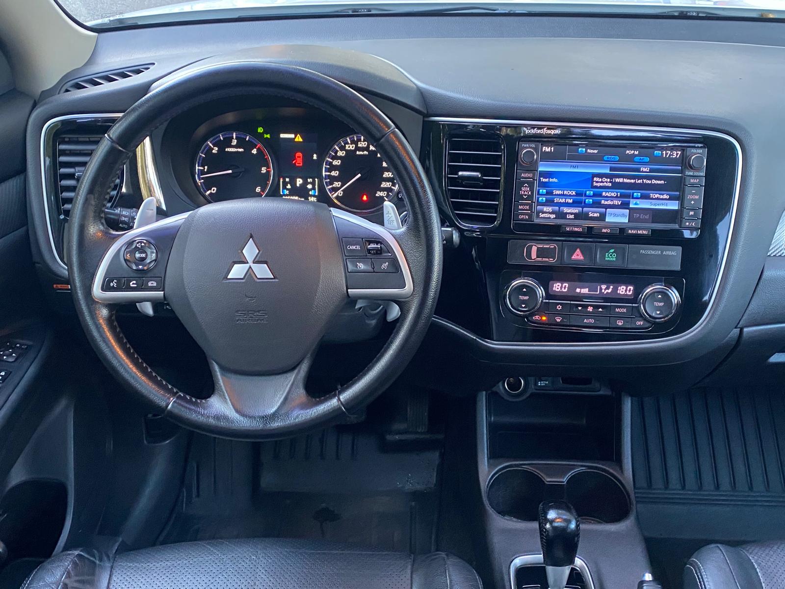 MITSUBISHI OUTLANDER 7-VIETAS 2013