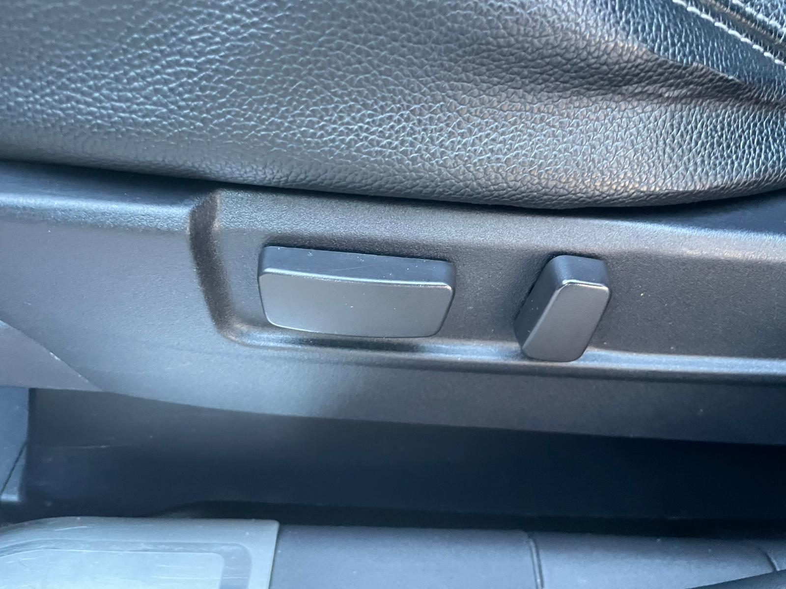 MITSUBISHI OUTLANDER 7-VIETAS 2013