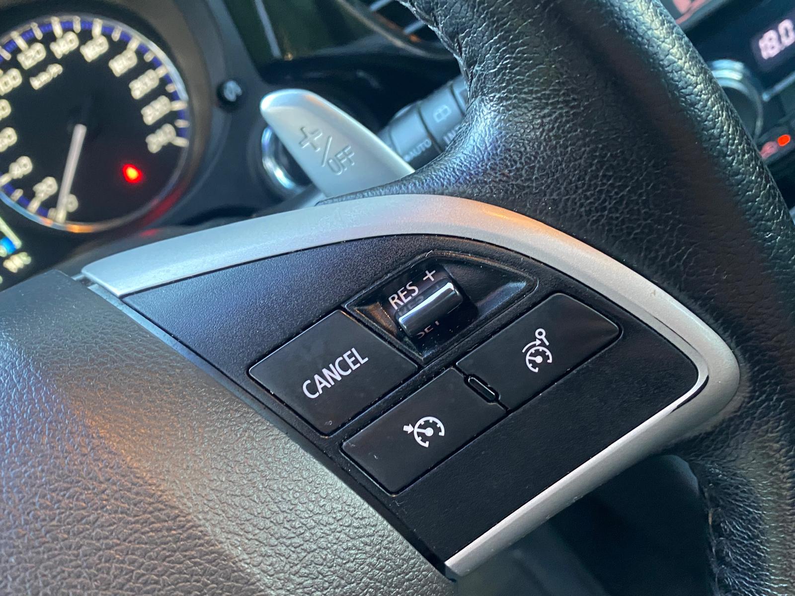MITSUBISHI OUTLANDER 7-VIETAS 2013