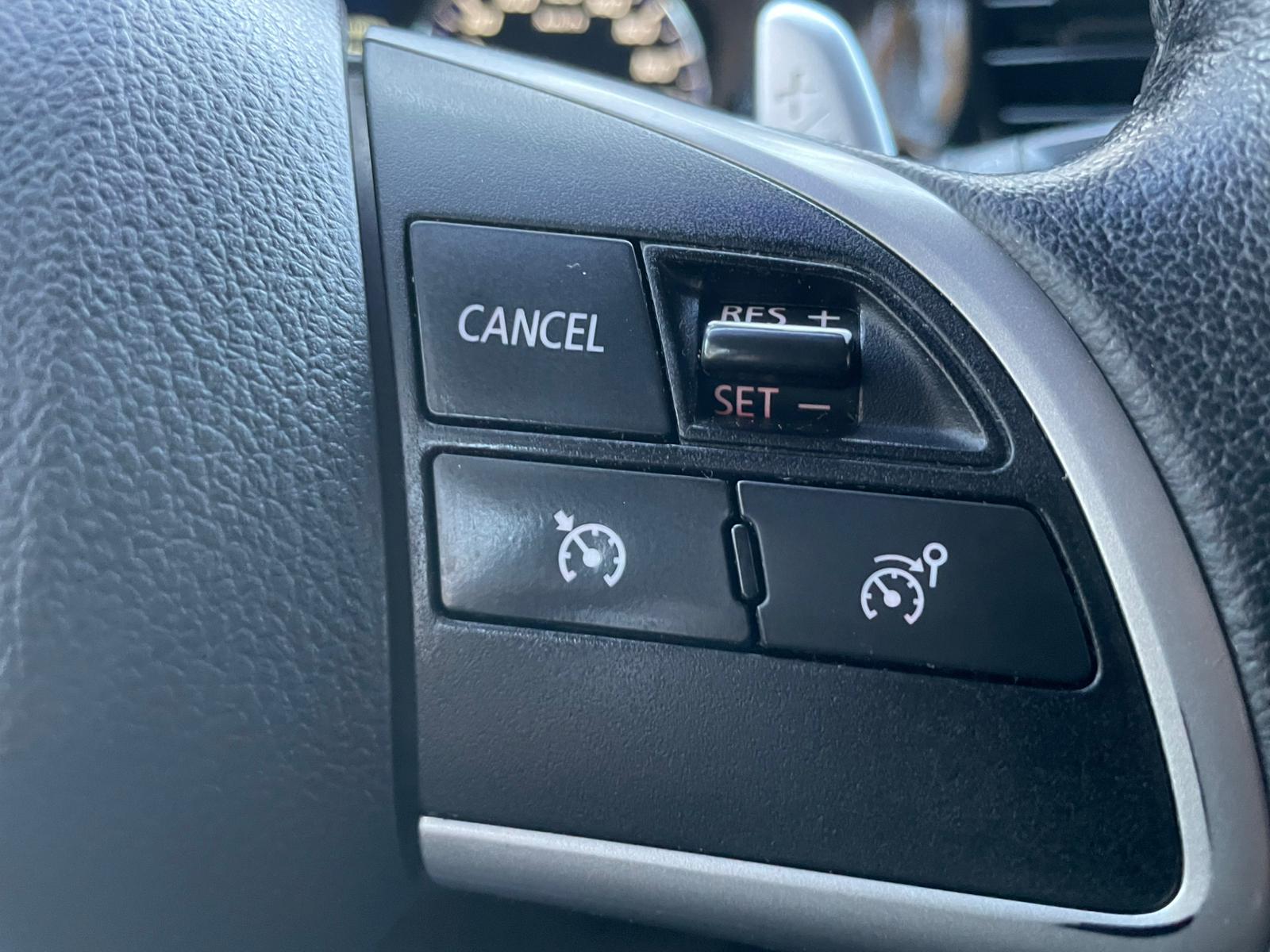 MITSUBISHI OUTLANDER 7-VIETAS 2013