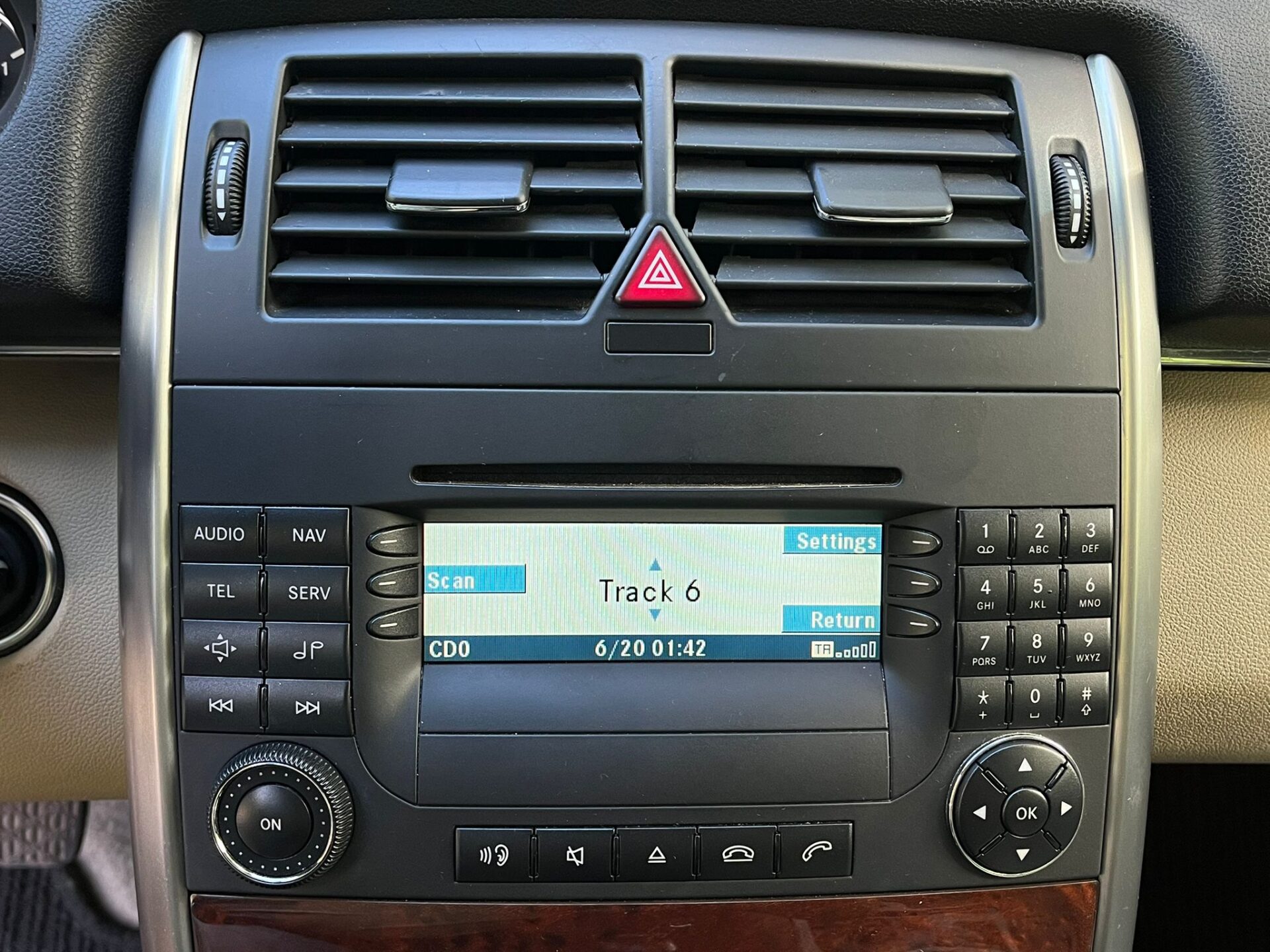 MERCEDES BENZ B 200