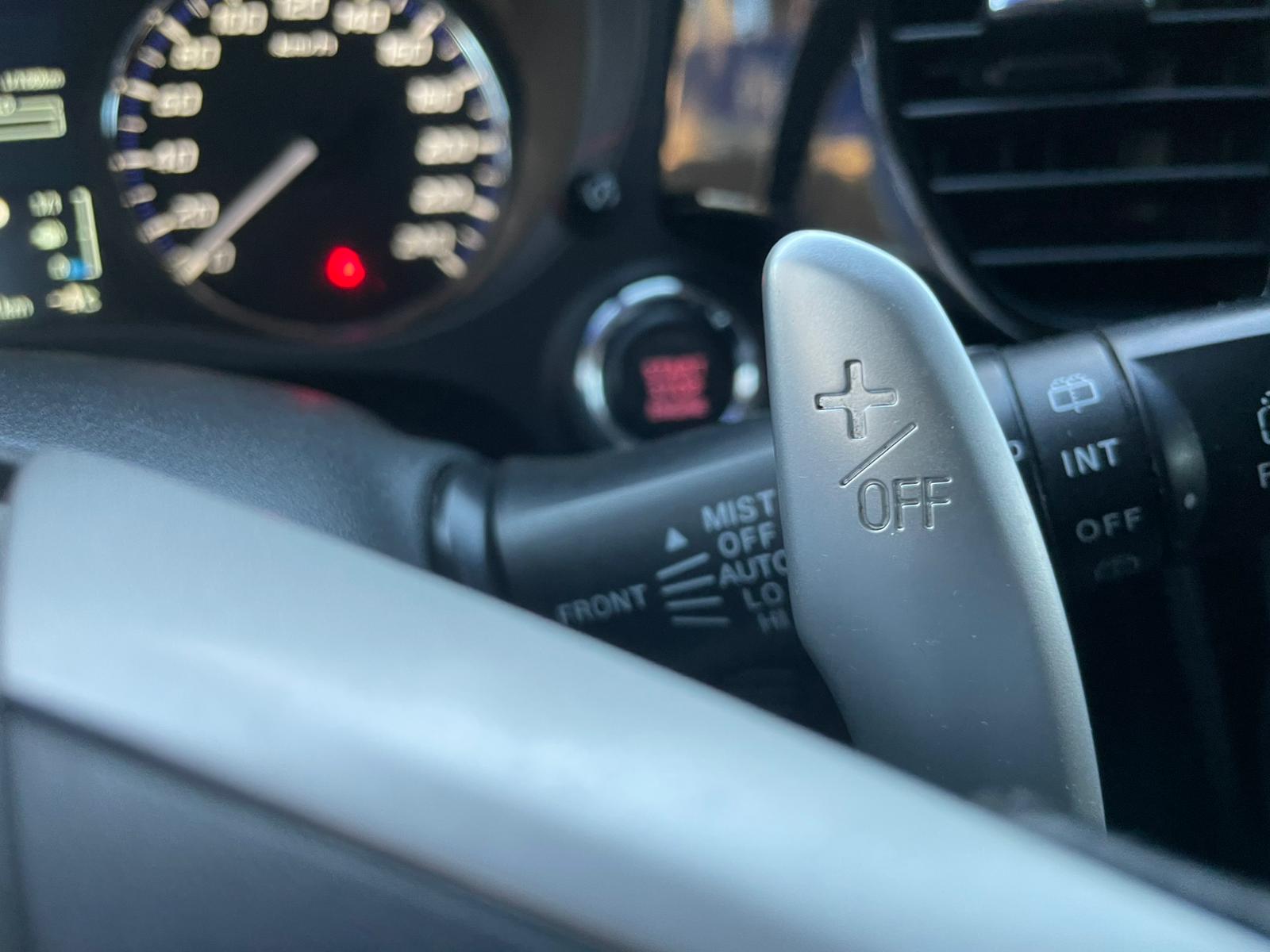 MITSUBISHI OUTLANDER 7-VIETAS 2013