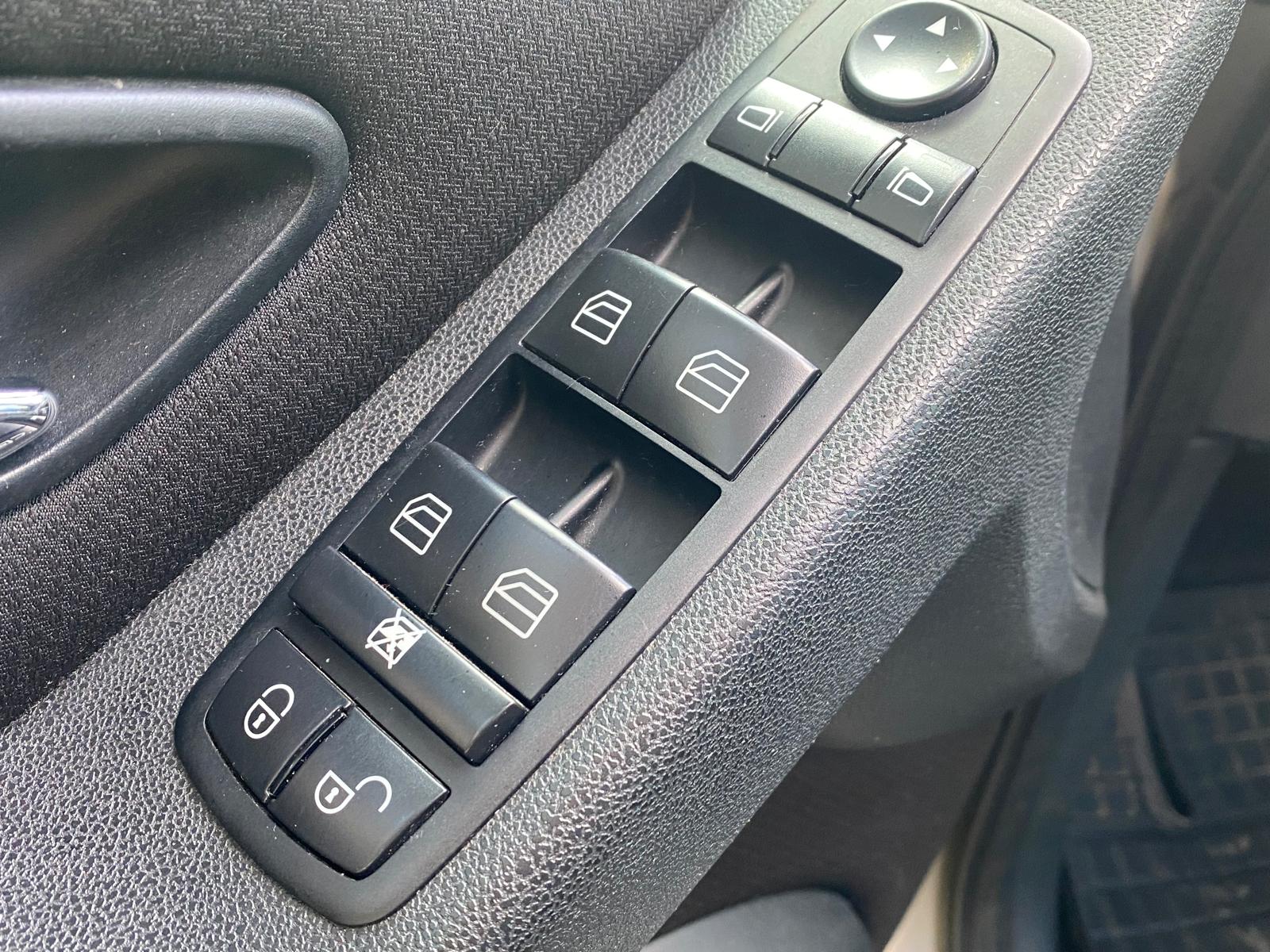 MERCEDES BENZ B 200