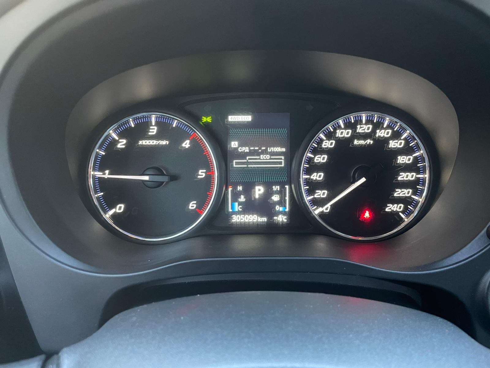 MITSUBISHI OUTLANDER 7-VIETAS 2013