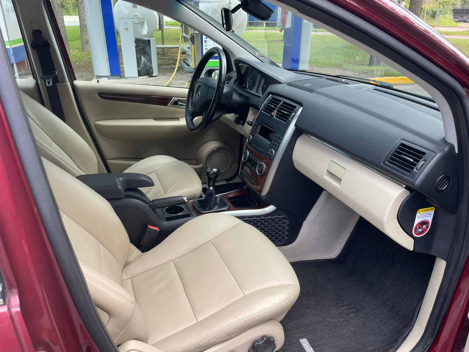 MB B200