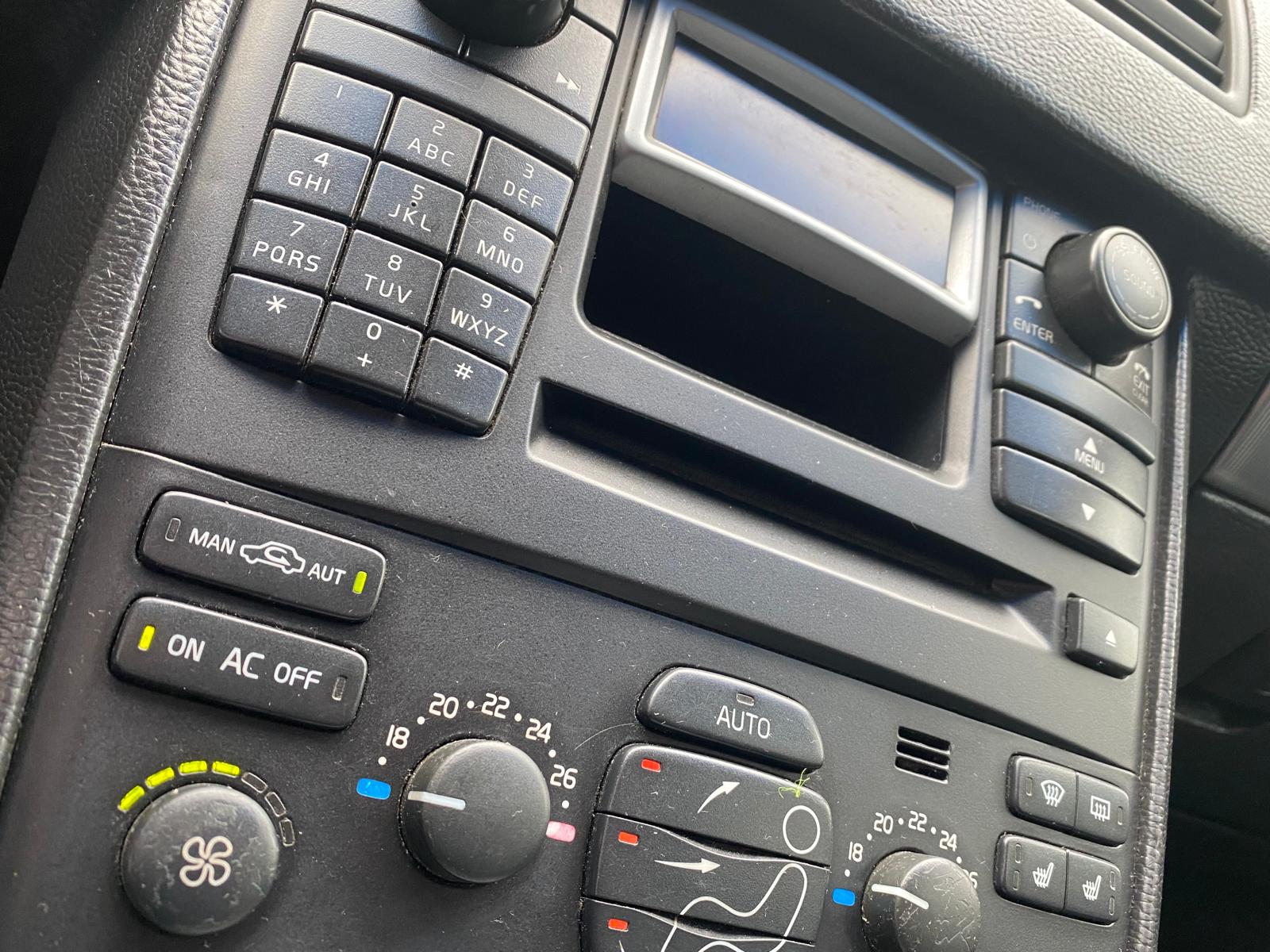 VOLVO XC90 7-VIETAS