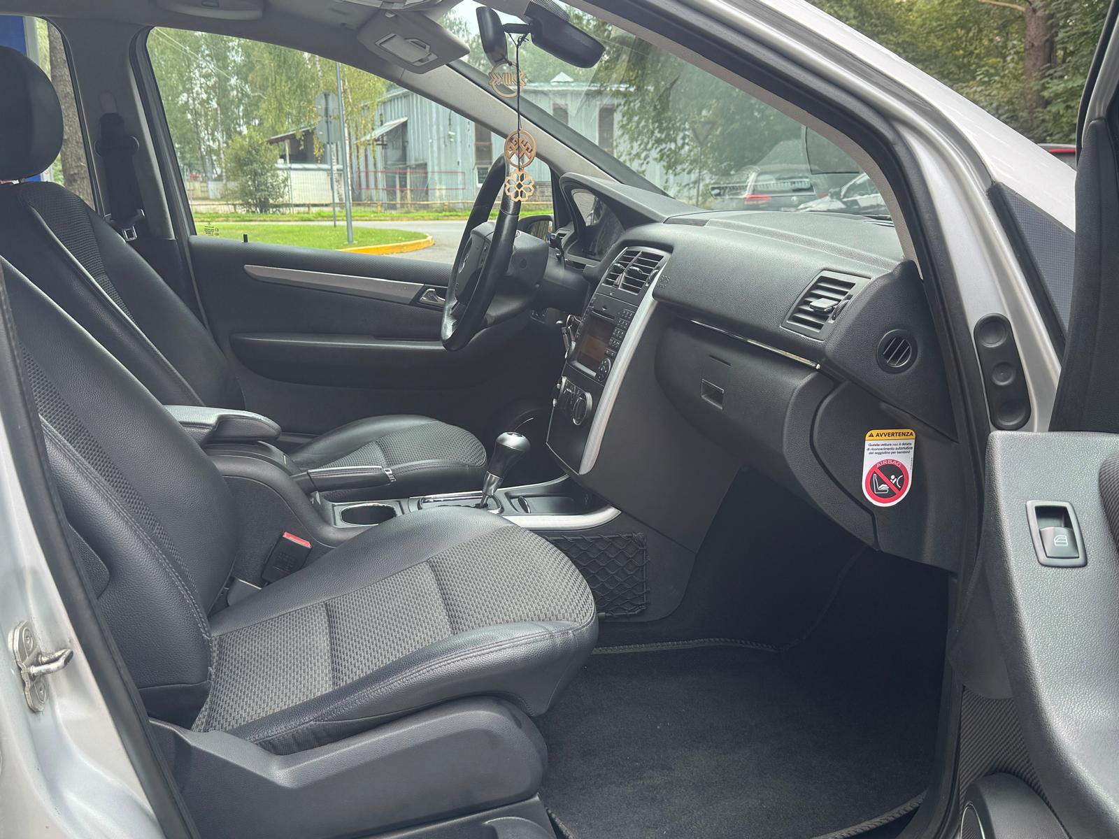 MERCEDES BENZ B 200