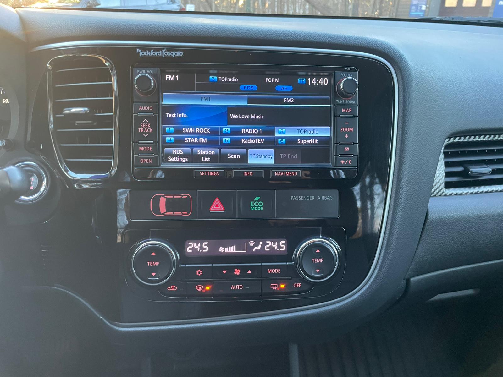 MITSUBISHI OUTLANDER 7-VIETAS 2013