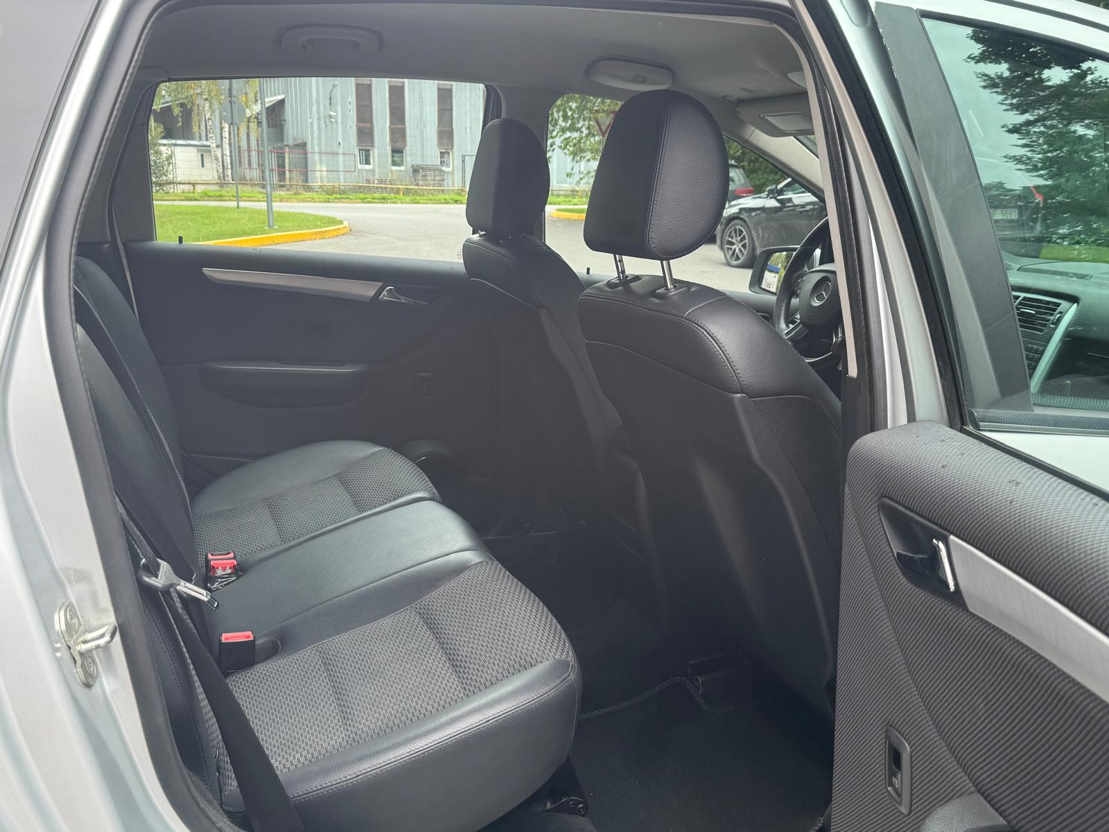 MERCEDES BENZ B 200