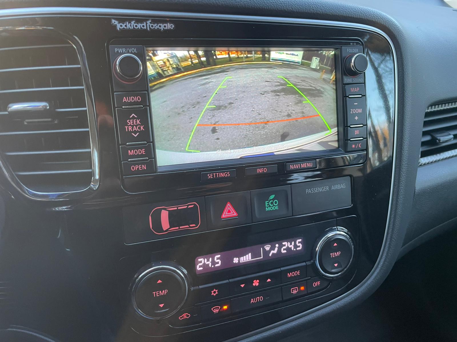 MITSUBISHI OUTLANDER 7-VIETAS 2013