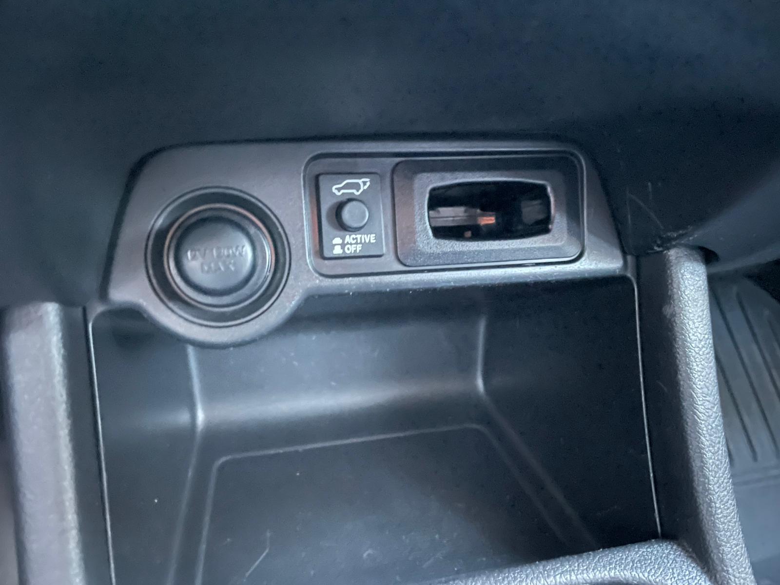 MITSUBISHI OUTLANDER 7-VIETAS 2013