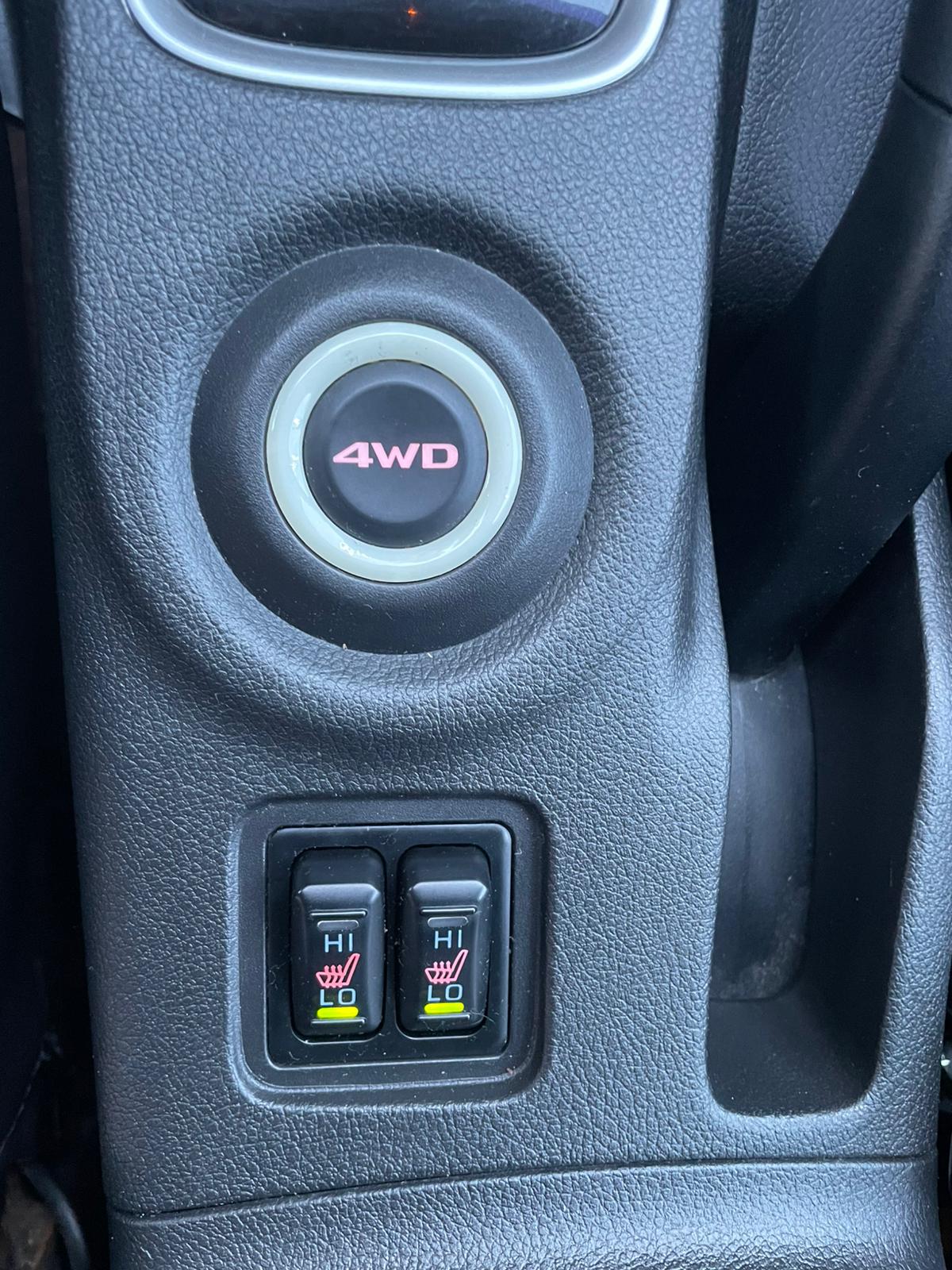 MITSUBISHI OUTLANDER 7-VIETAS 2013