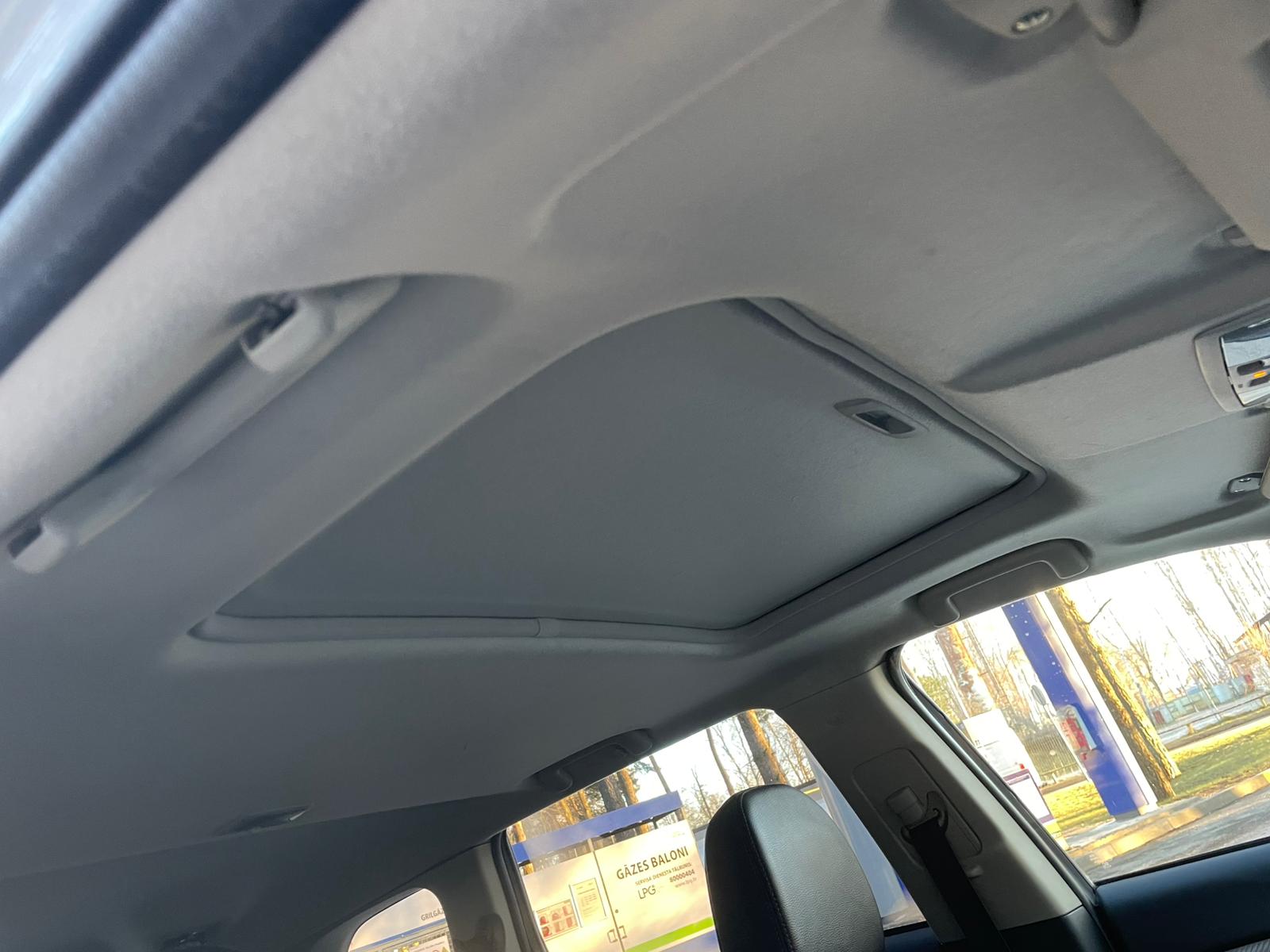 MITSUBISHI OUTLANDER 7-VIETAS 2013