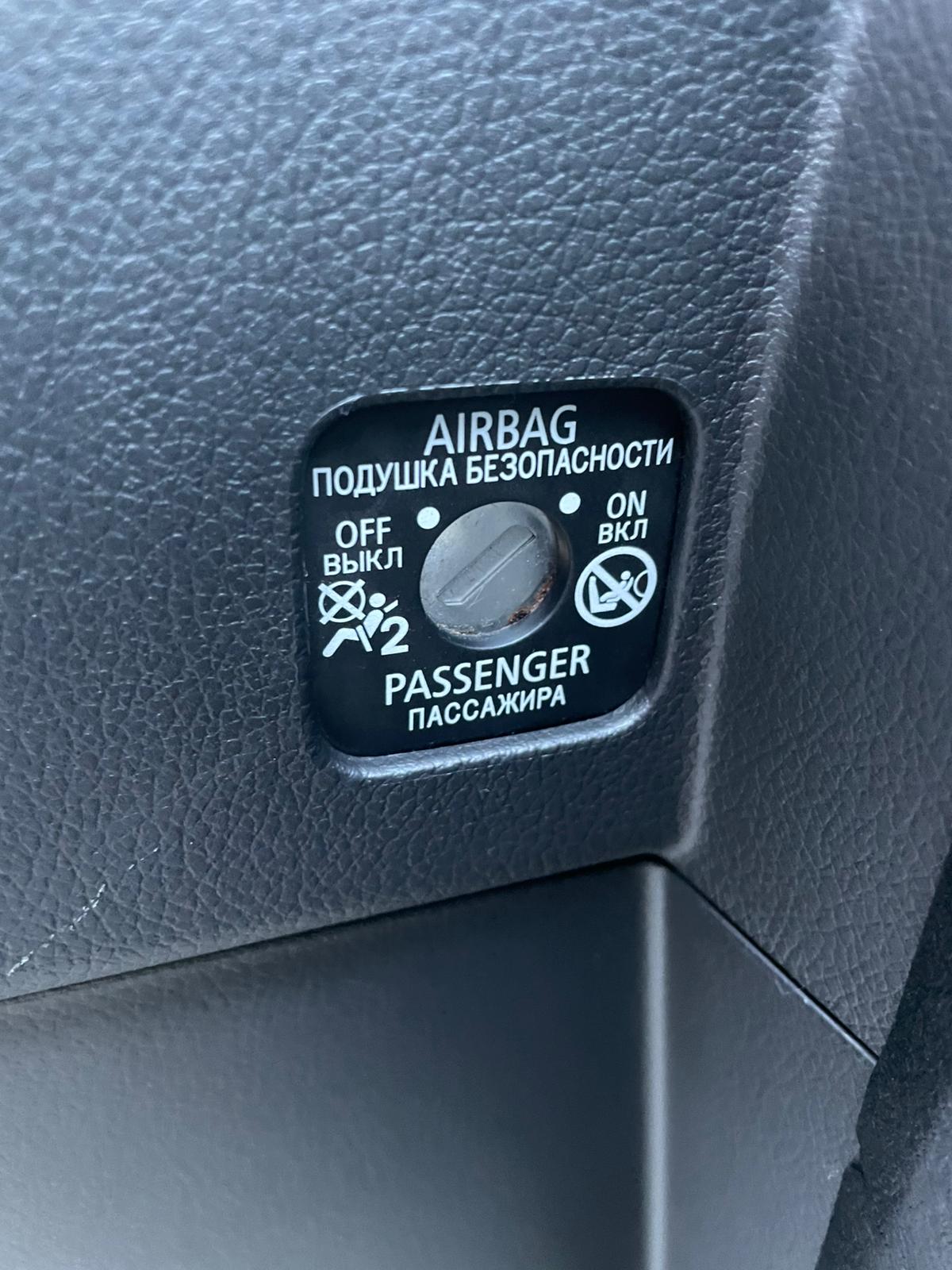 MITSUBISHI OUTLANDER 7-VIETAS 2013