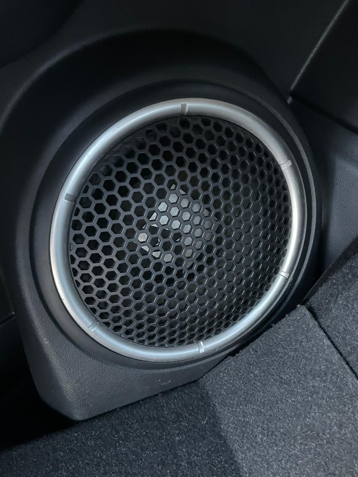 MITSUBISHI OUTLANDER 7-VIETAS 2013