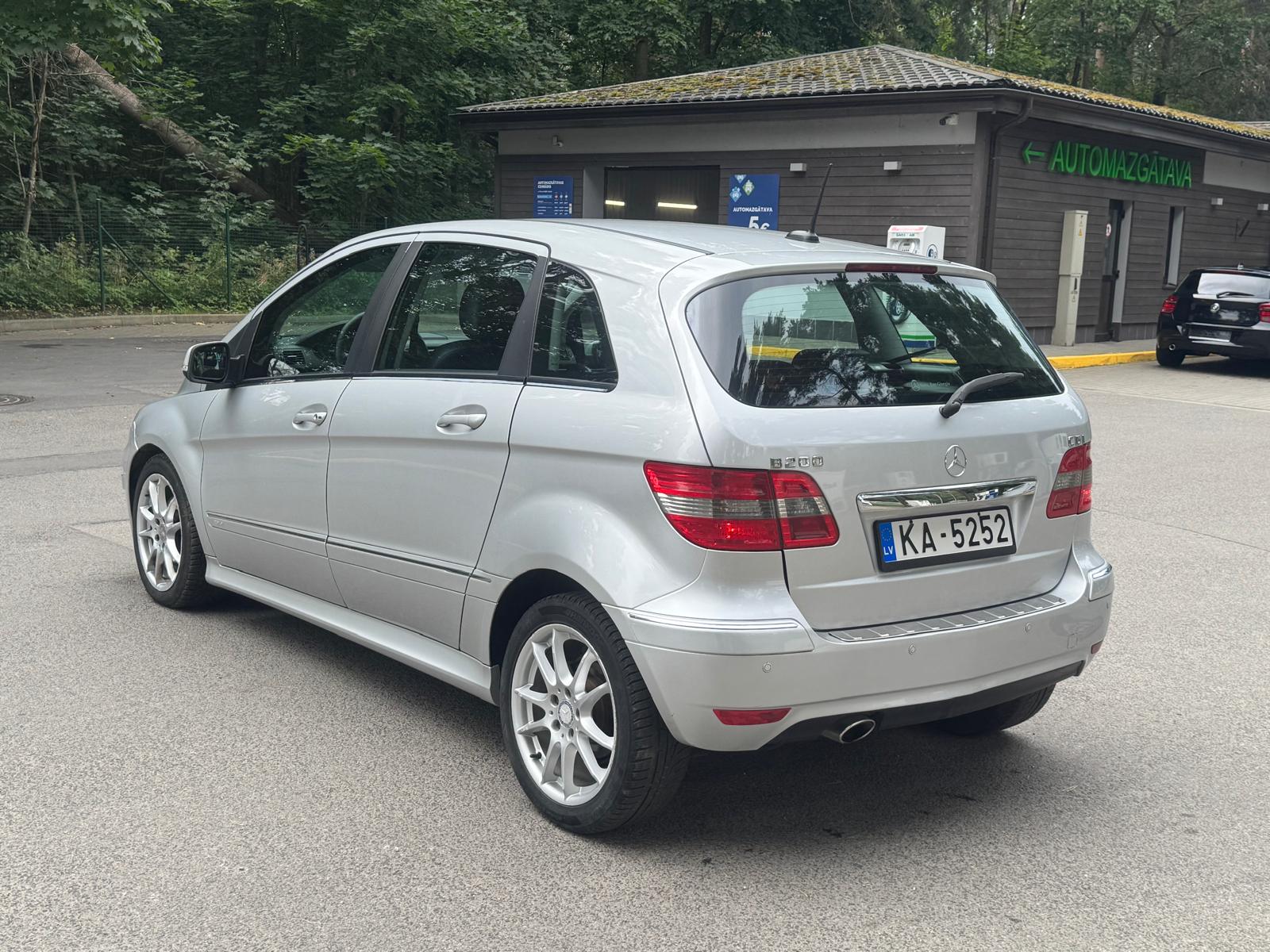 MERCEDES BENZ B 200