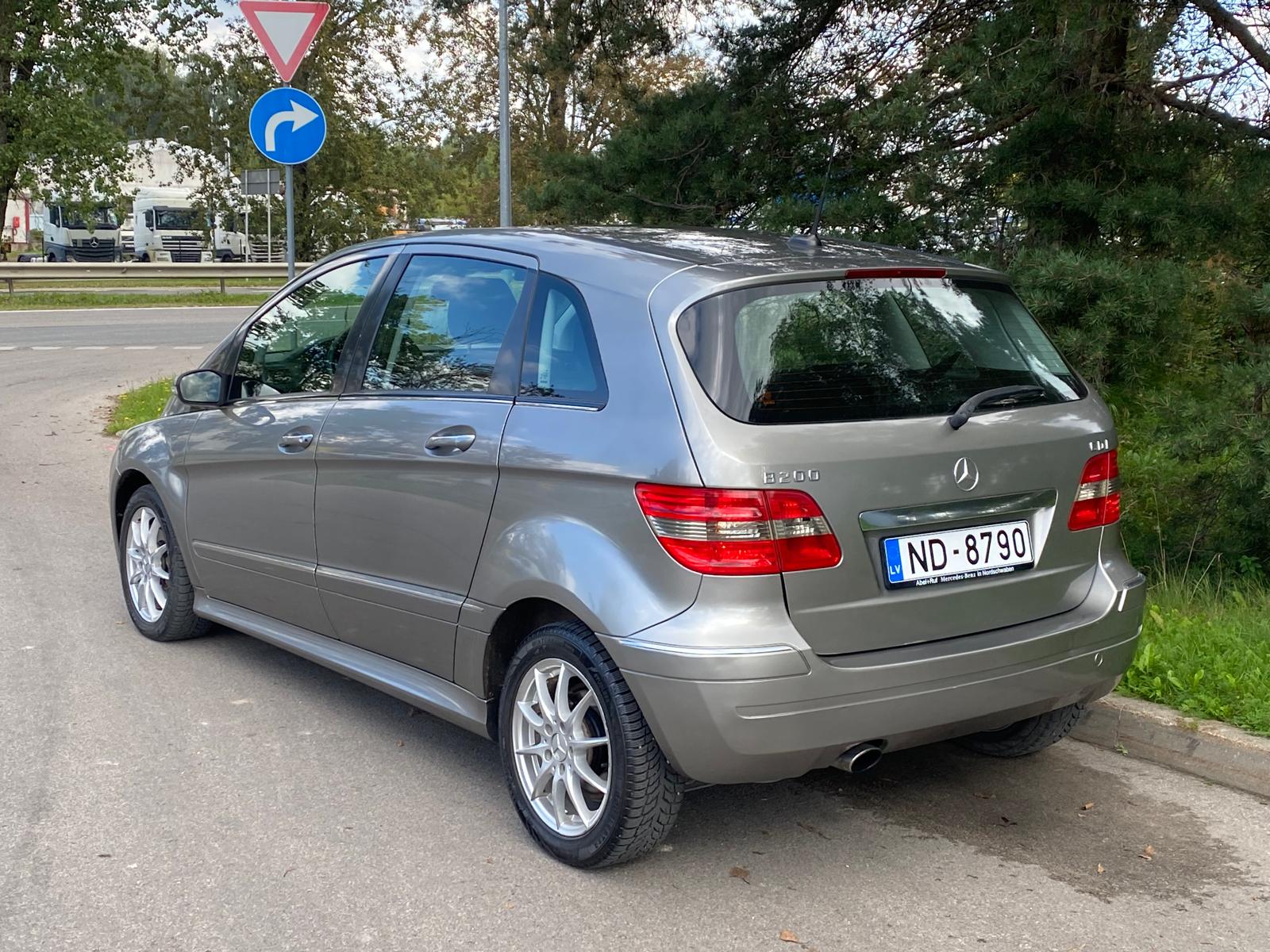 MERCEDES BENZ B 200