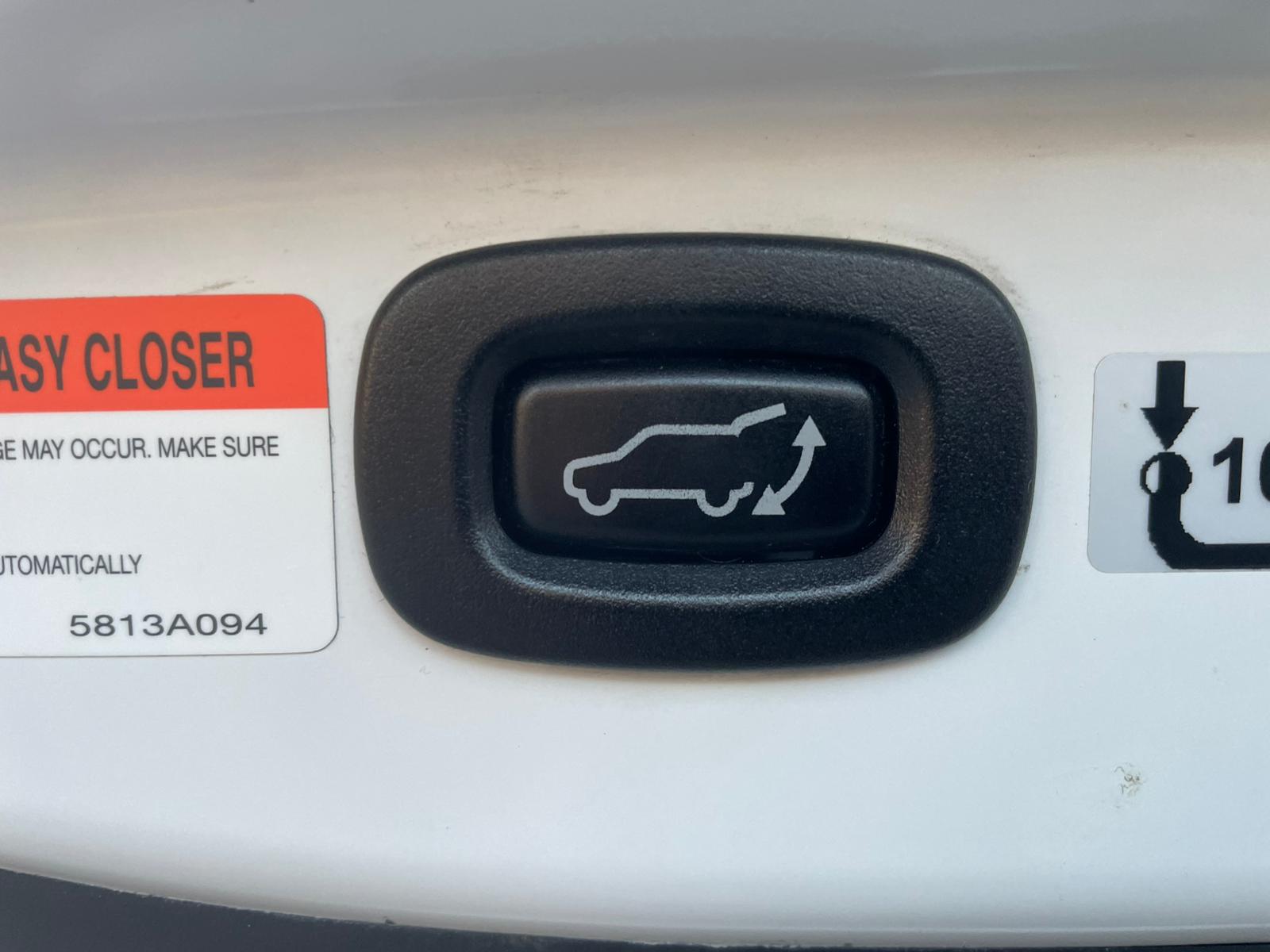 MITSUBISHI OUTLANDER 7-VIETAS 2013