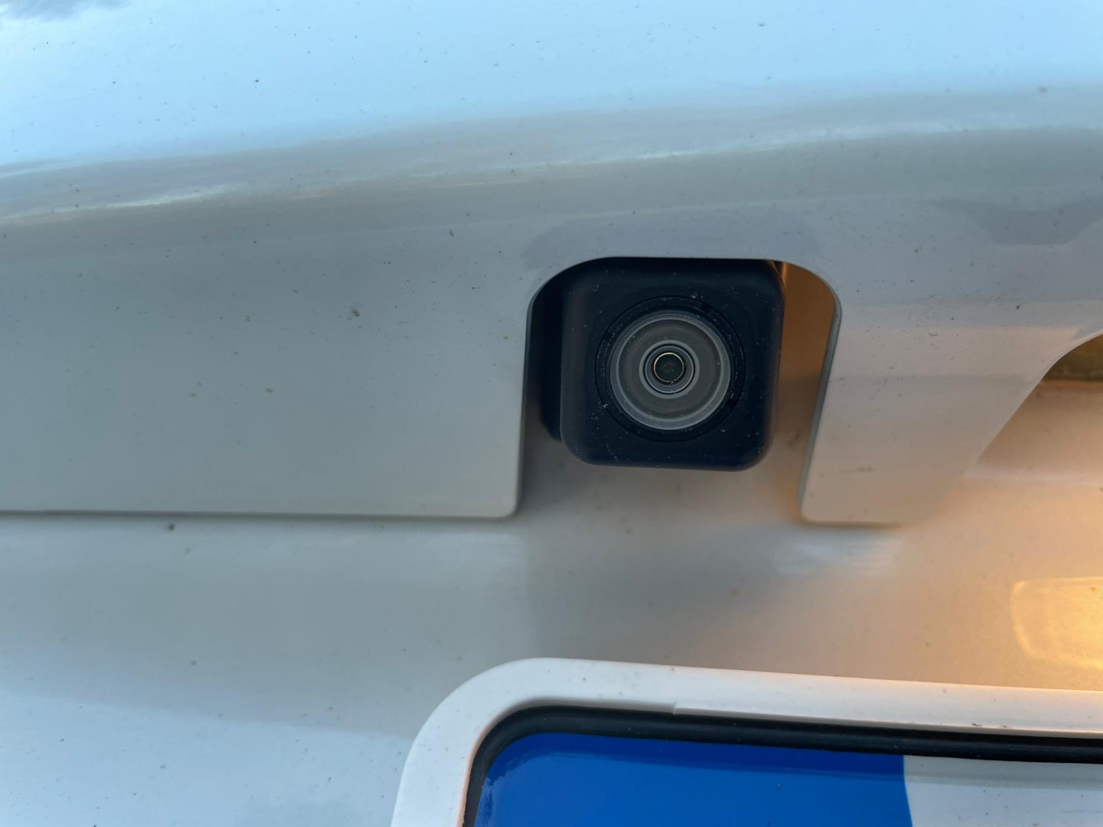 MITSUBISHI OUTLANDER 7-VIETAS 2013