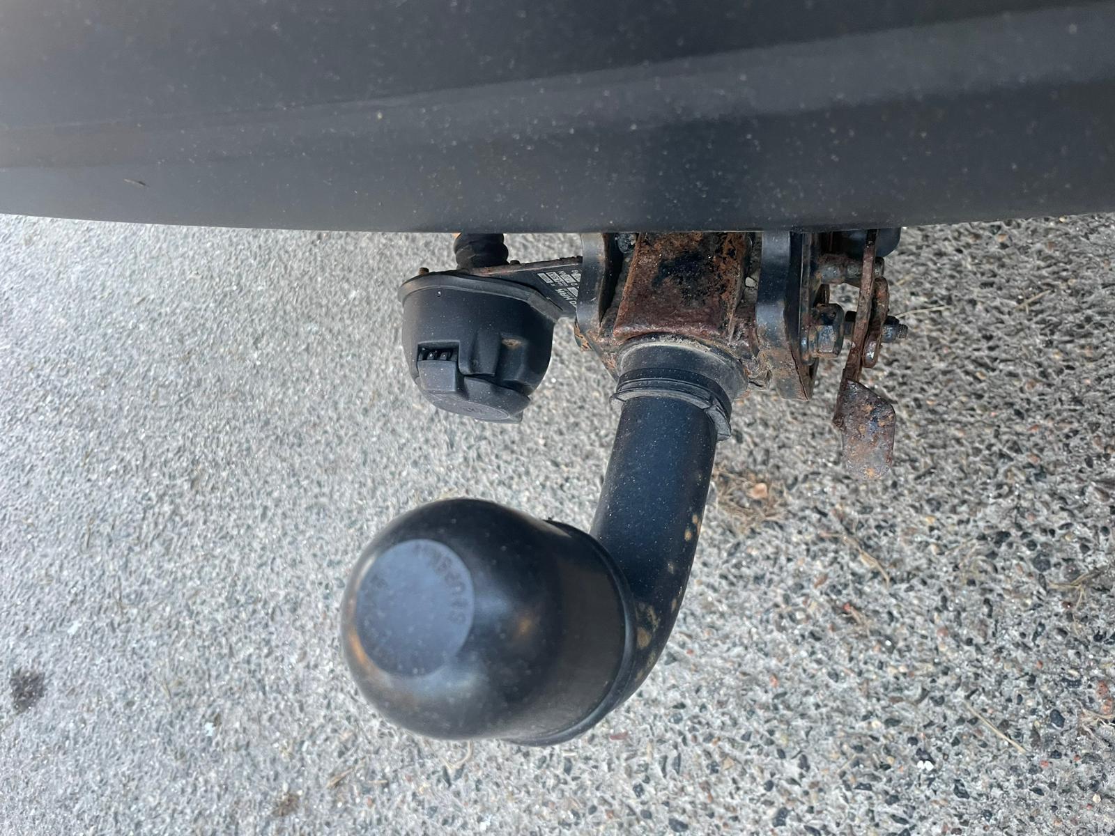 MITSUBISHI OUTLANDER 7-VIETAS 2013