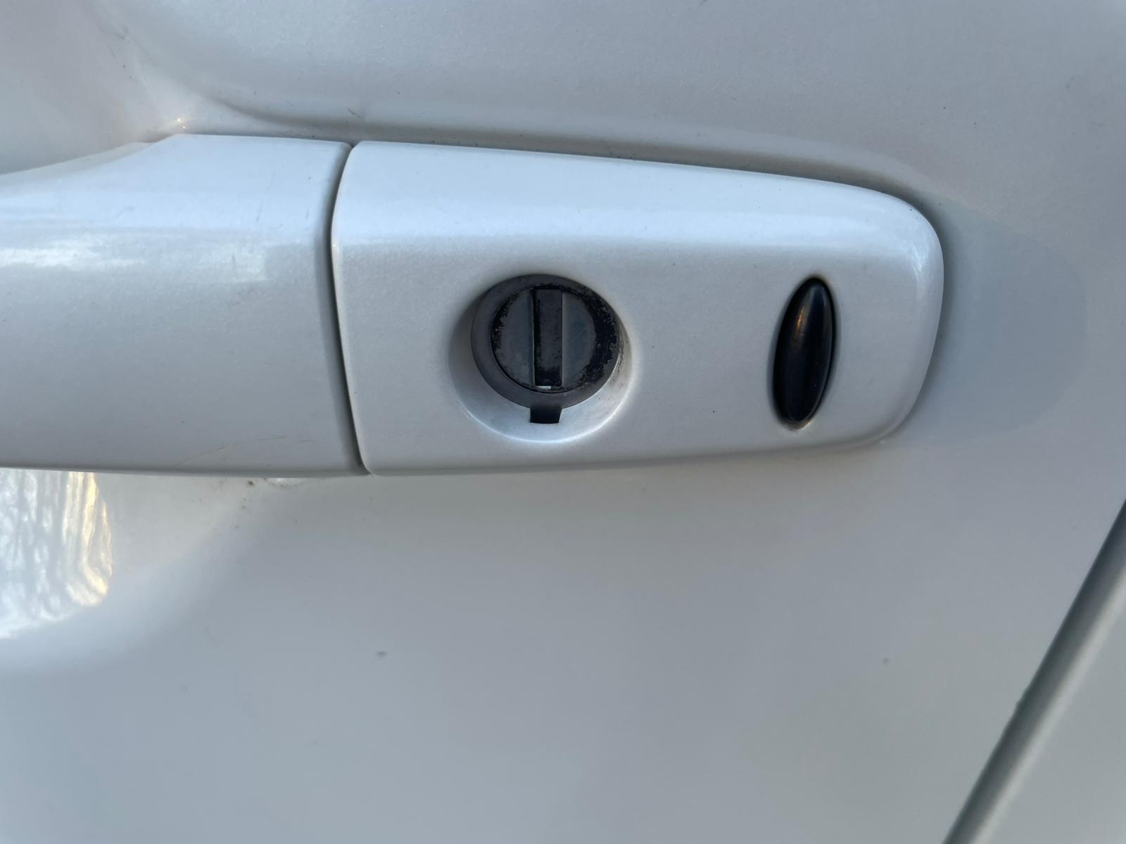 MITSUBISHI OUTLANDER 7-VIETAS 2013