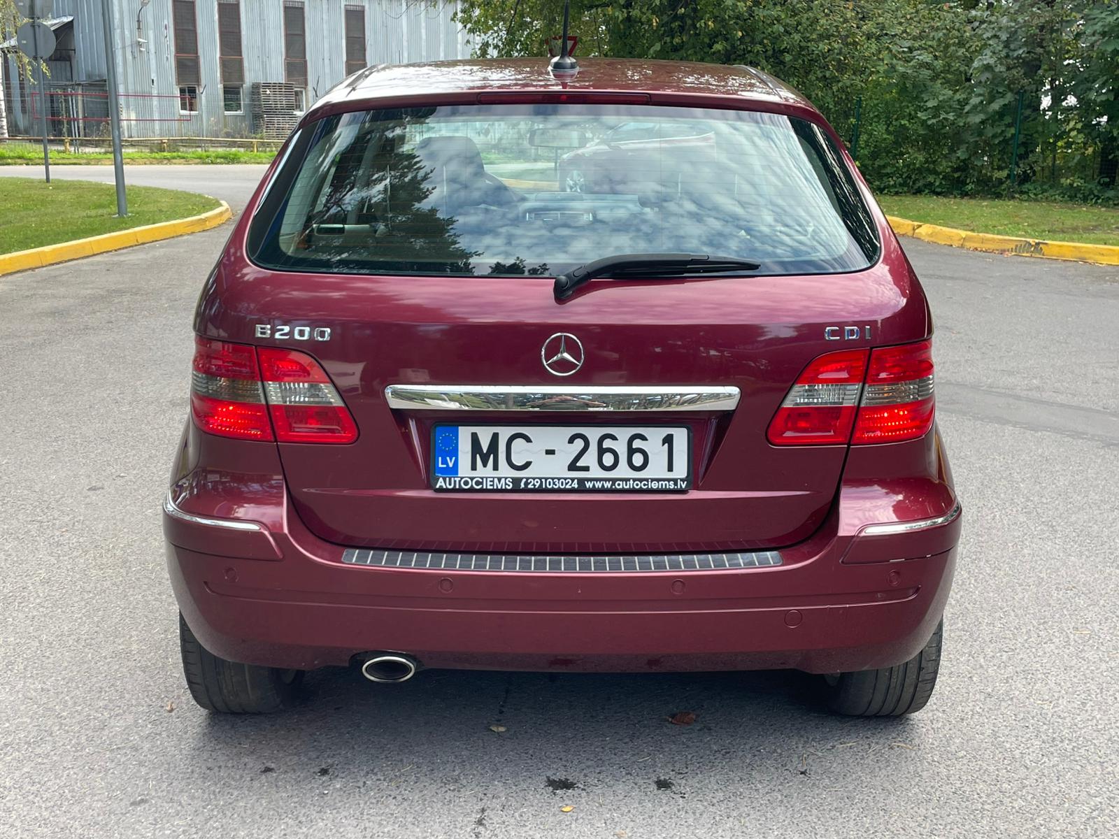 MB B200