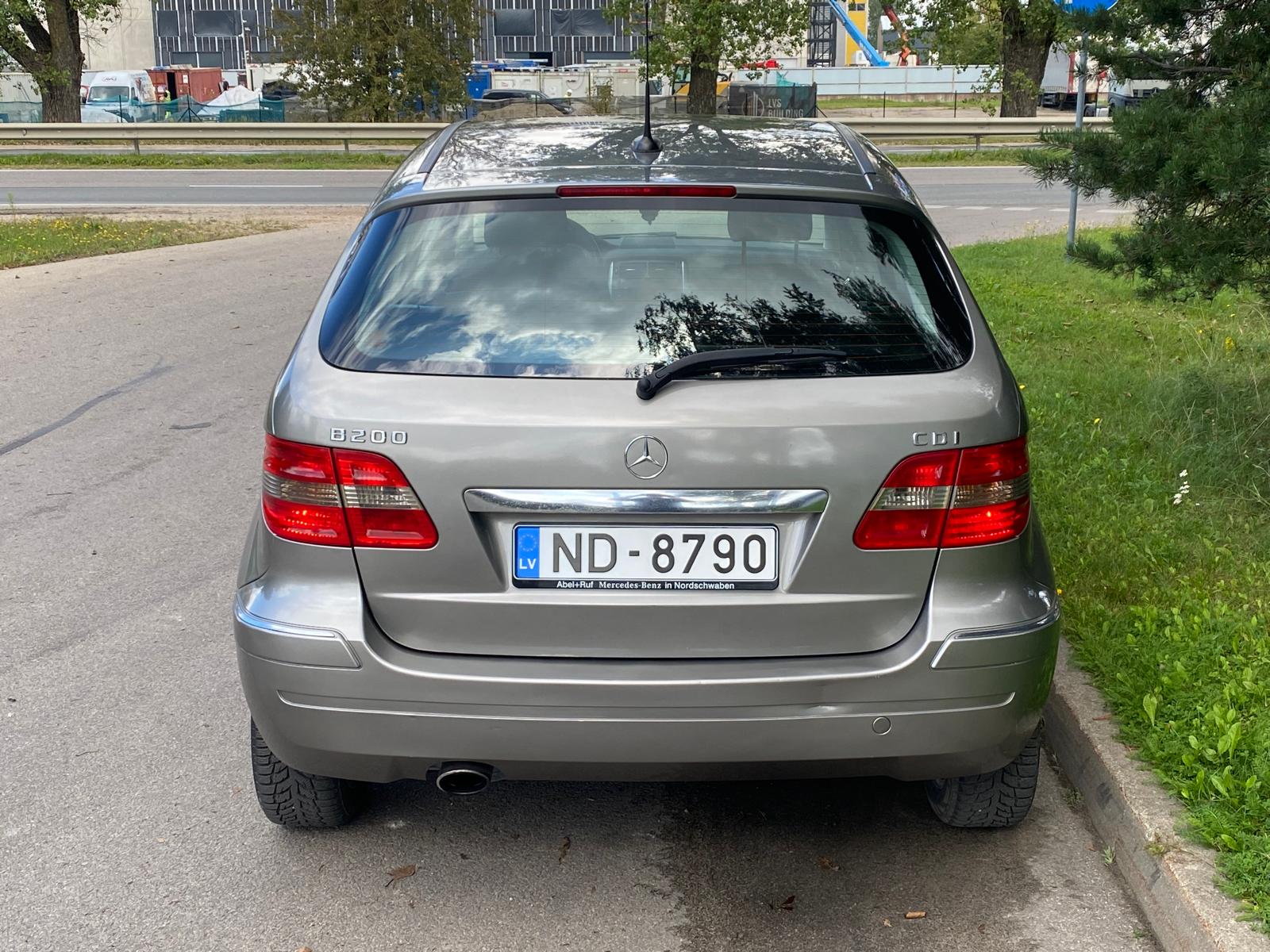 MERCEDES BENZ B 200