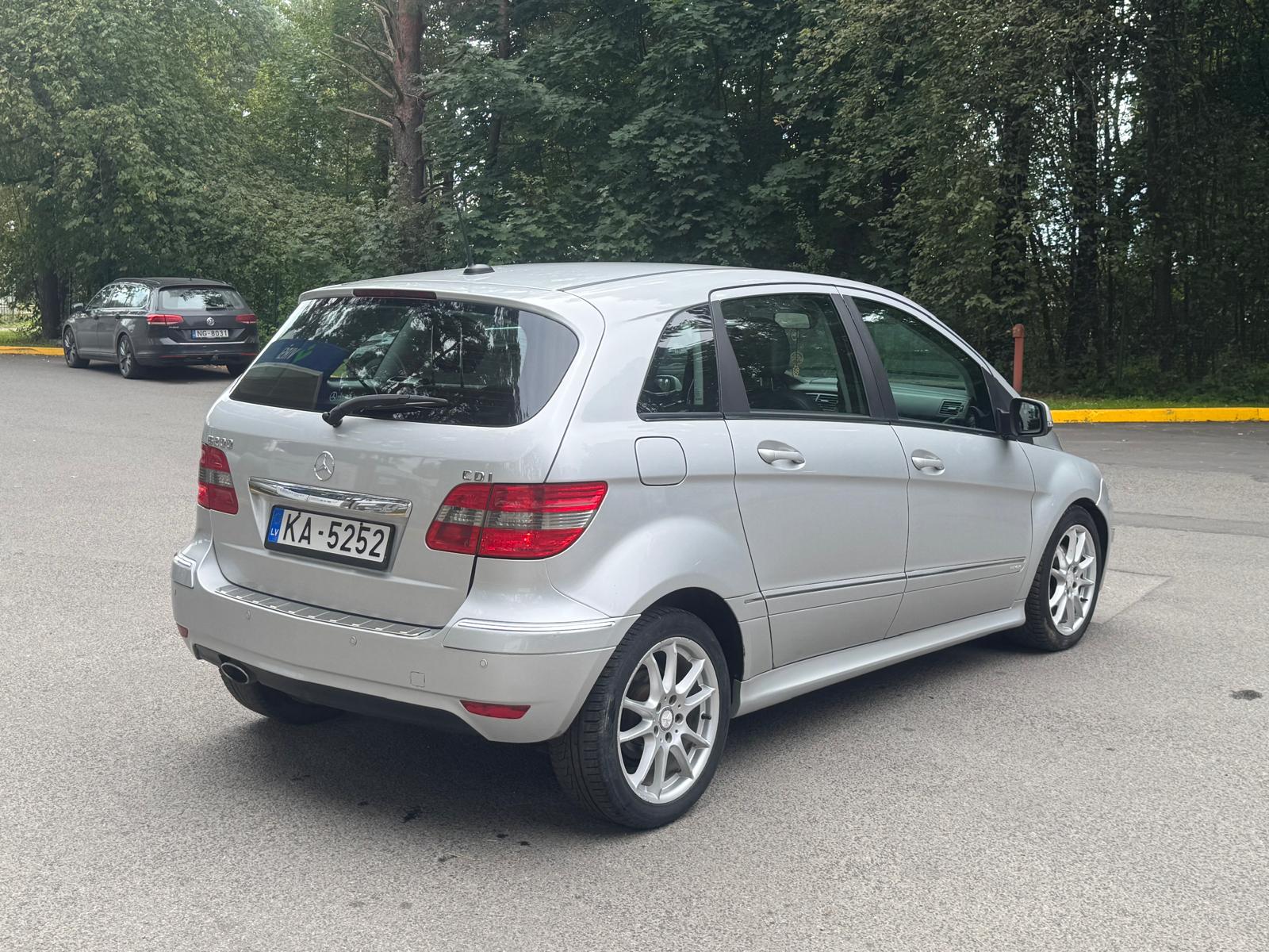 MERCEDES BENZ B 200