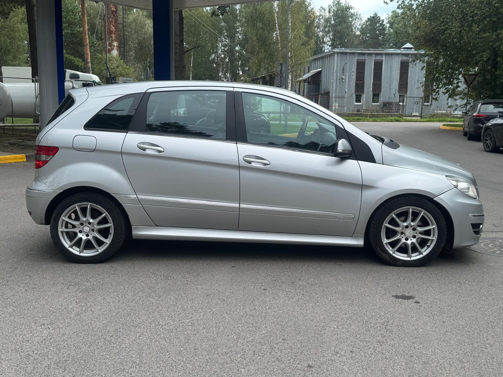 MERCEDES BENZ B 200