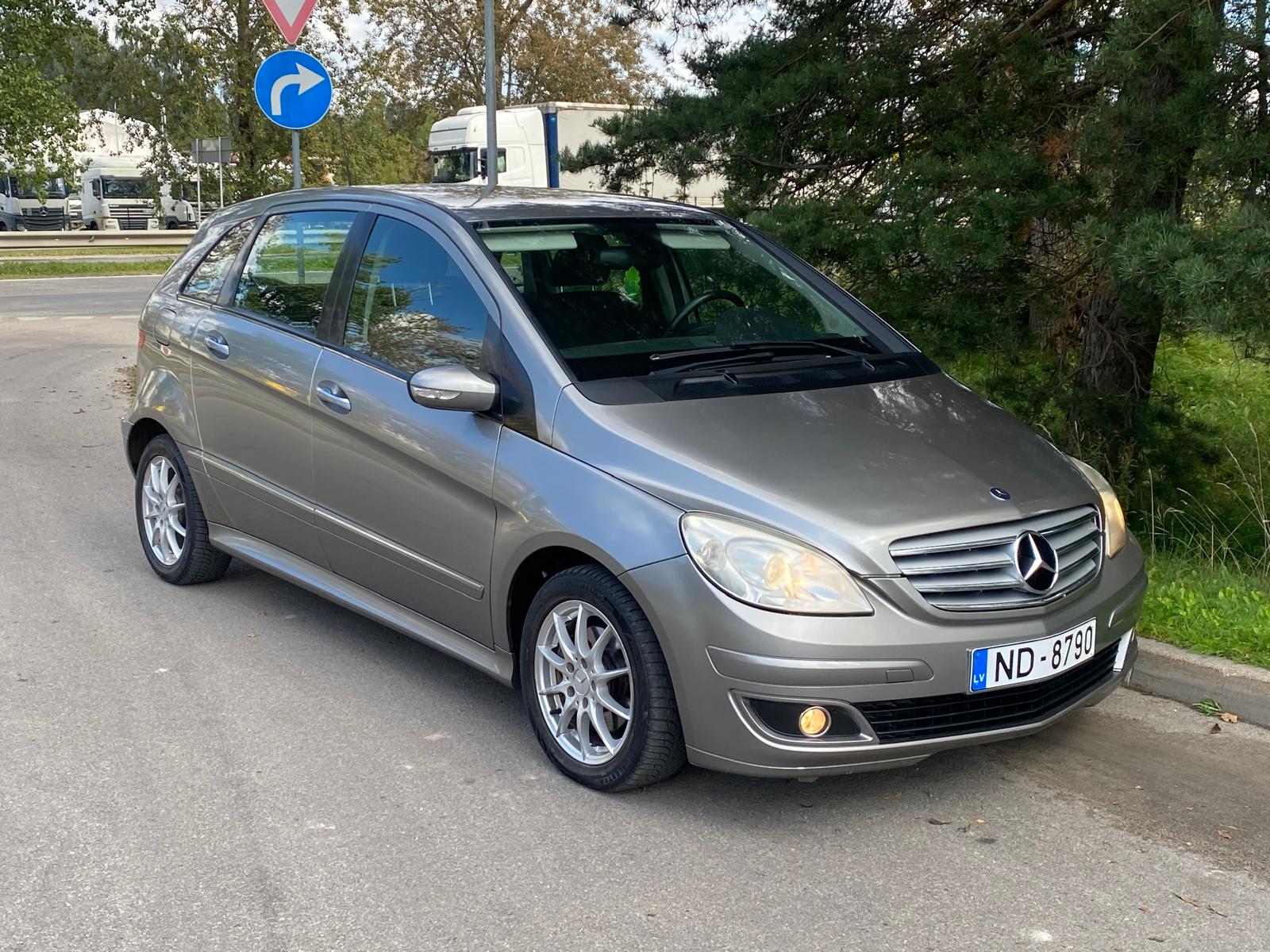 MERCEDES BENZ B 200
